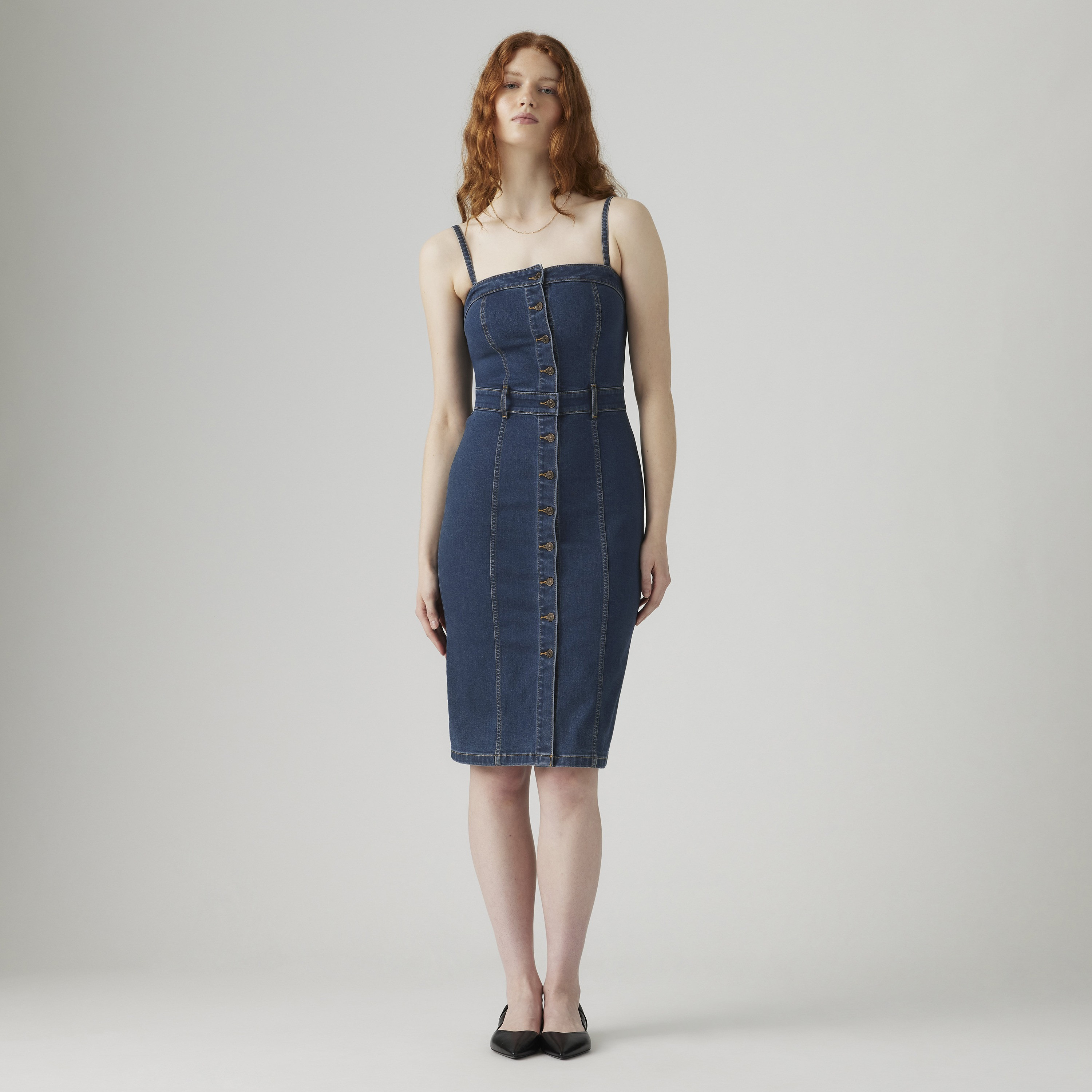 فستان دنيم نسائي بلون أزرق وحمالات كتف بطول الركبة من ليـفايس-women-clothing-dresses-image-1