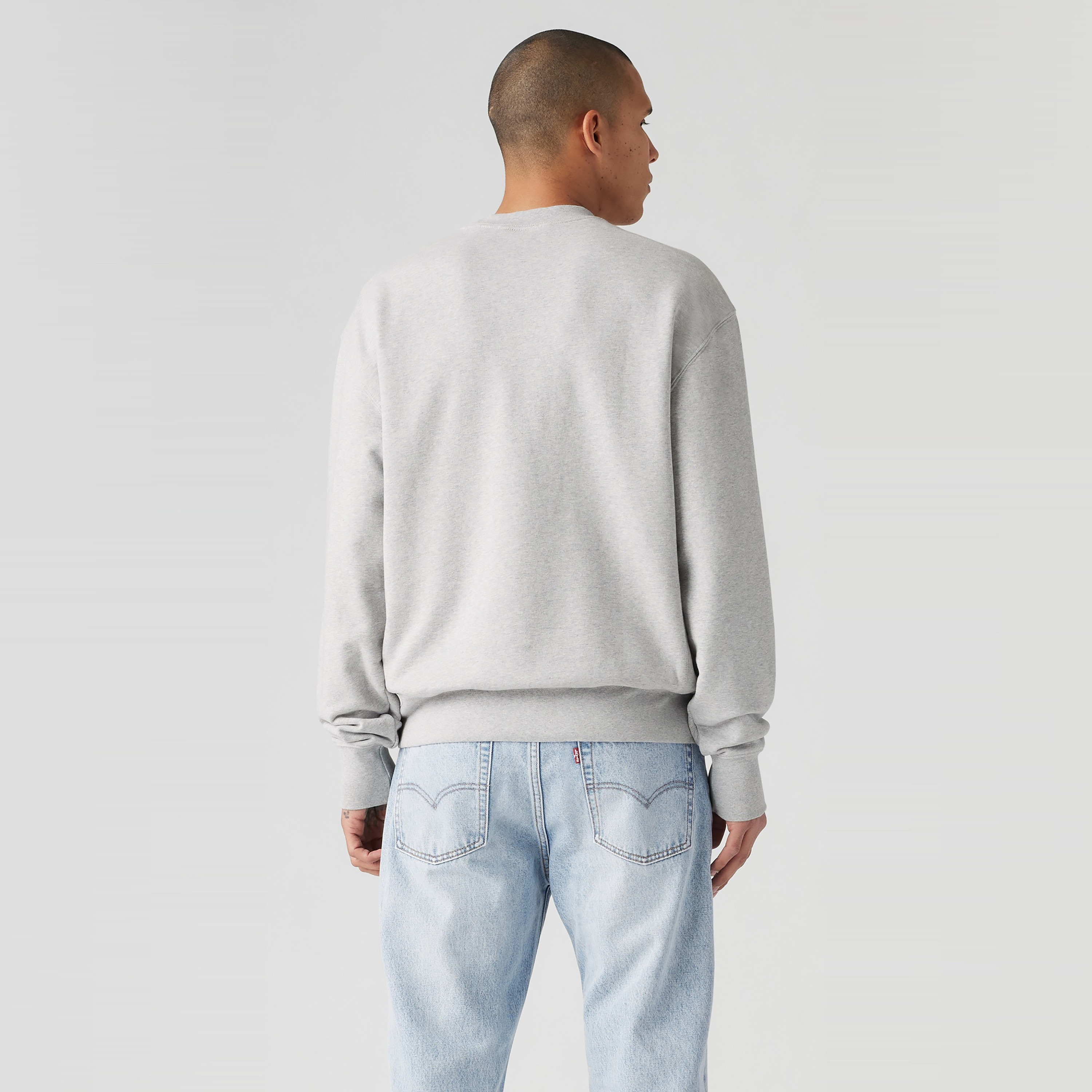 سويت شيرت رجالي بشعار برقبة دائرية وأكمام طويلة من ليفايس-men-clothing-hoodiesandsweatshirts-image-3