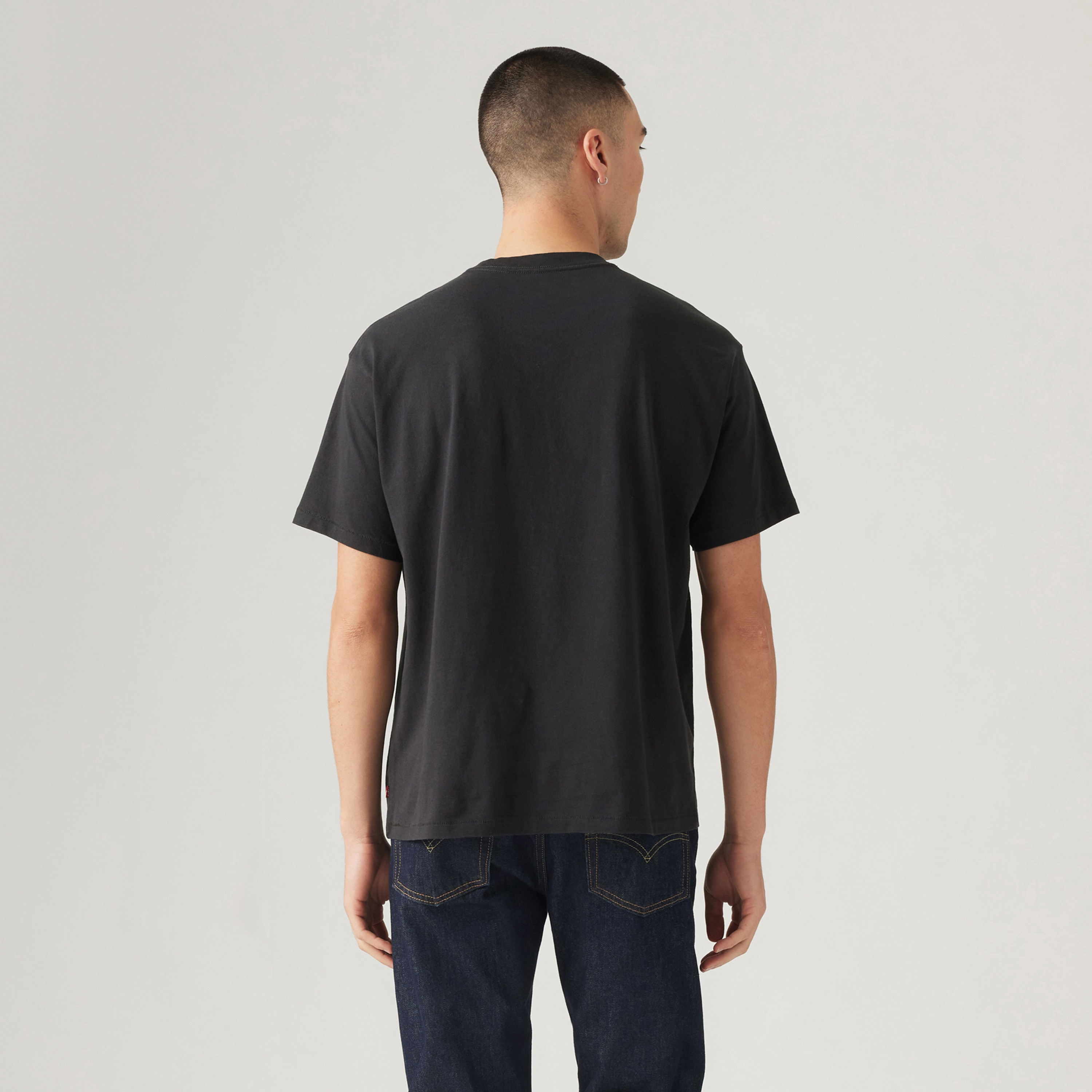 تي شيرت رجالي مطبوع برقبة دائرية وأكمام قصيرة من ليفايس-men-clothing-tshirtsandpolos-tshirts-image-3