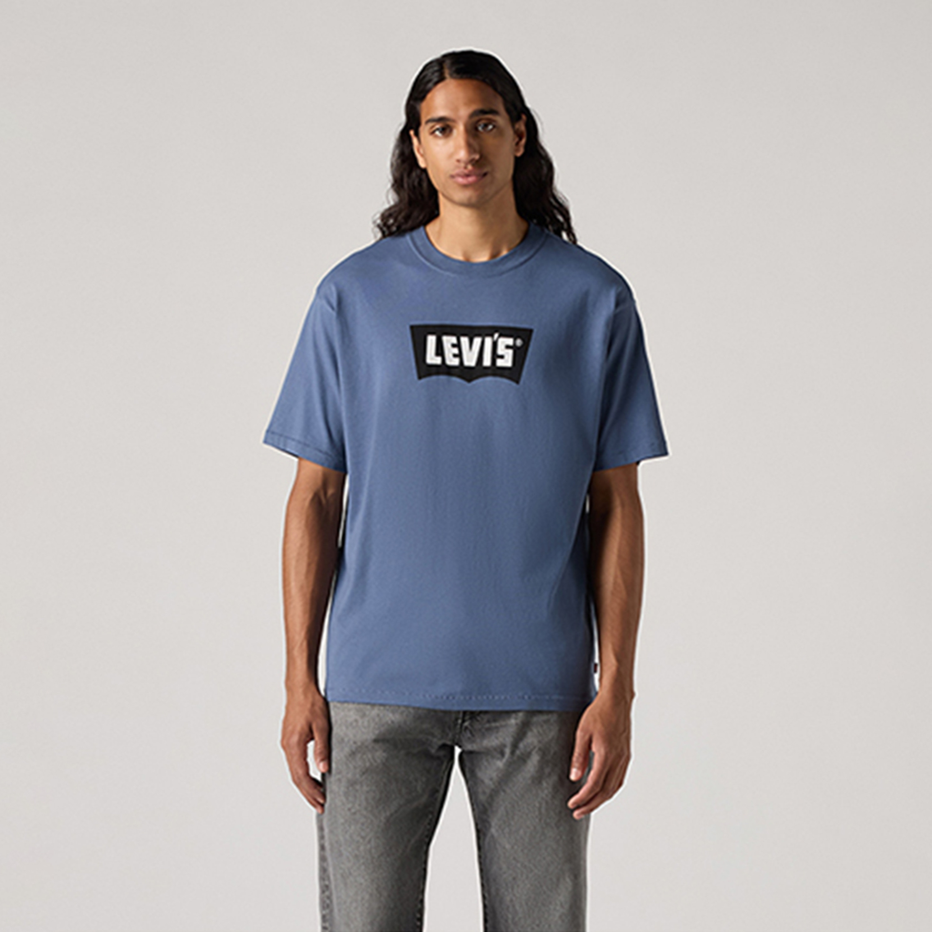 تي شيرت رجالي بأكمام قصيرة وياقة دائرية وطبعة شعار من ليفايس-men-clothing-tshirtsandpolos-tshirts-image-1
