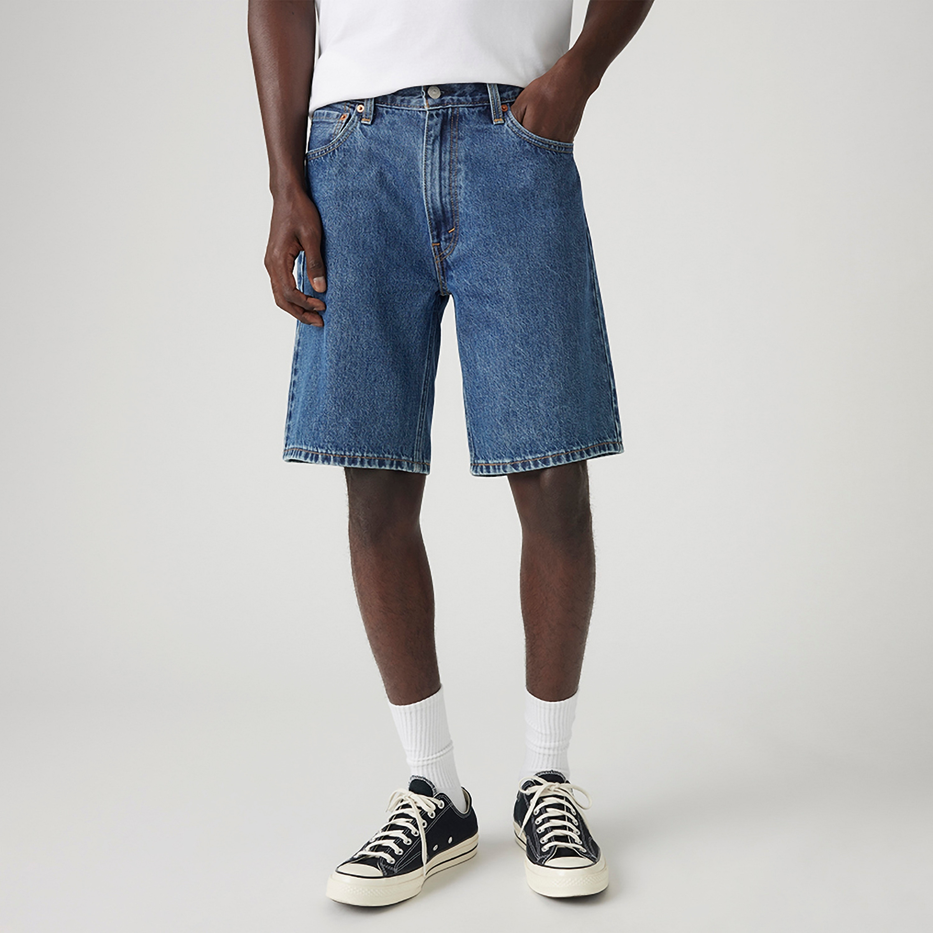 زر ليفي المتوسط البسيط مع شورت رجالي بسحاب-men-clothing-bottoms-shorts-image-1