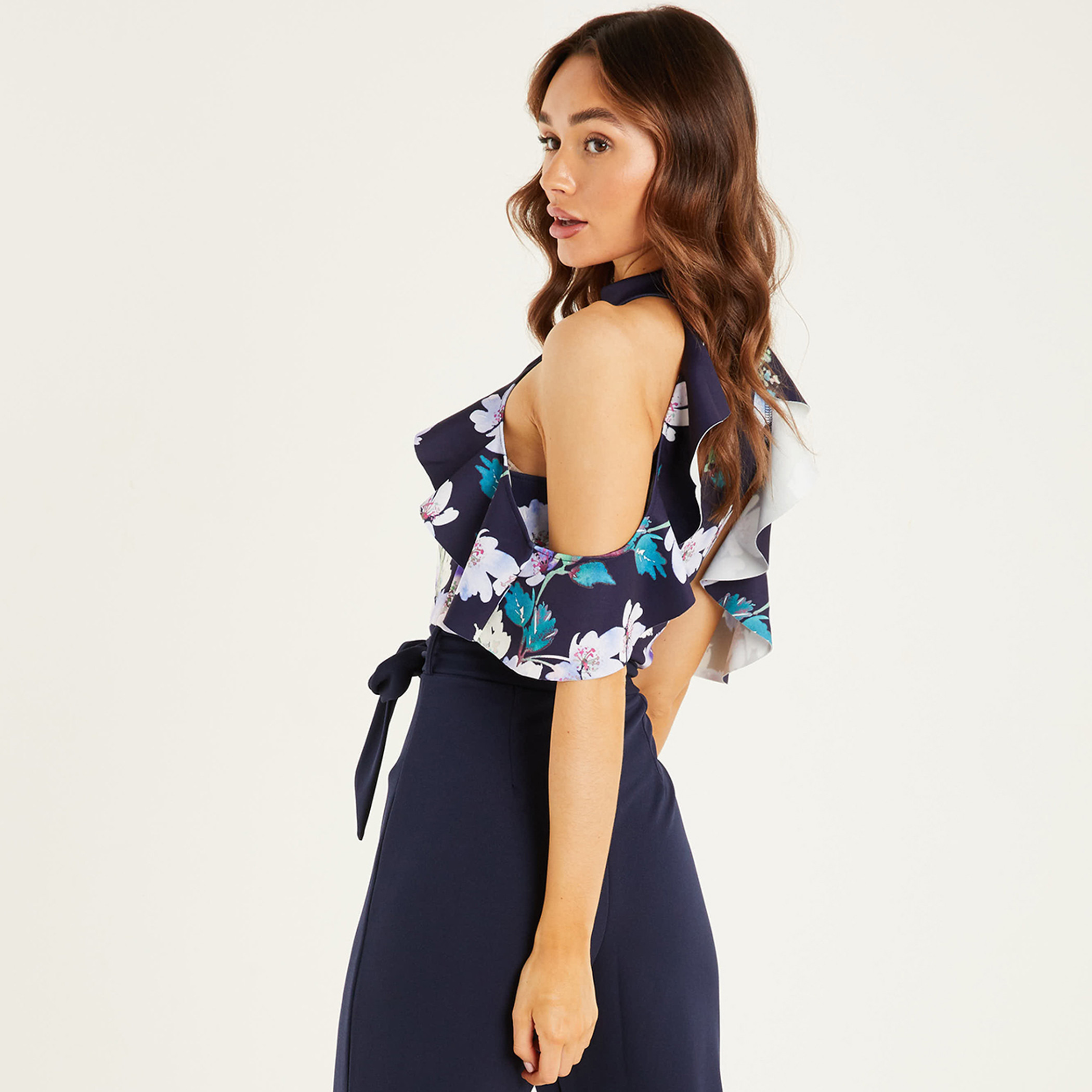 بذلة بلازو للنساء من كويز باللون الأزرق الداكن بحزام مزين بالورود وكتف بارد-women-clothing-dresses-image-2