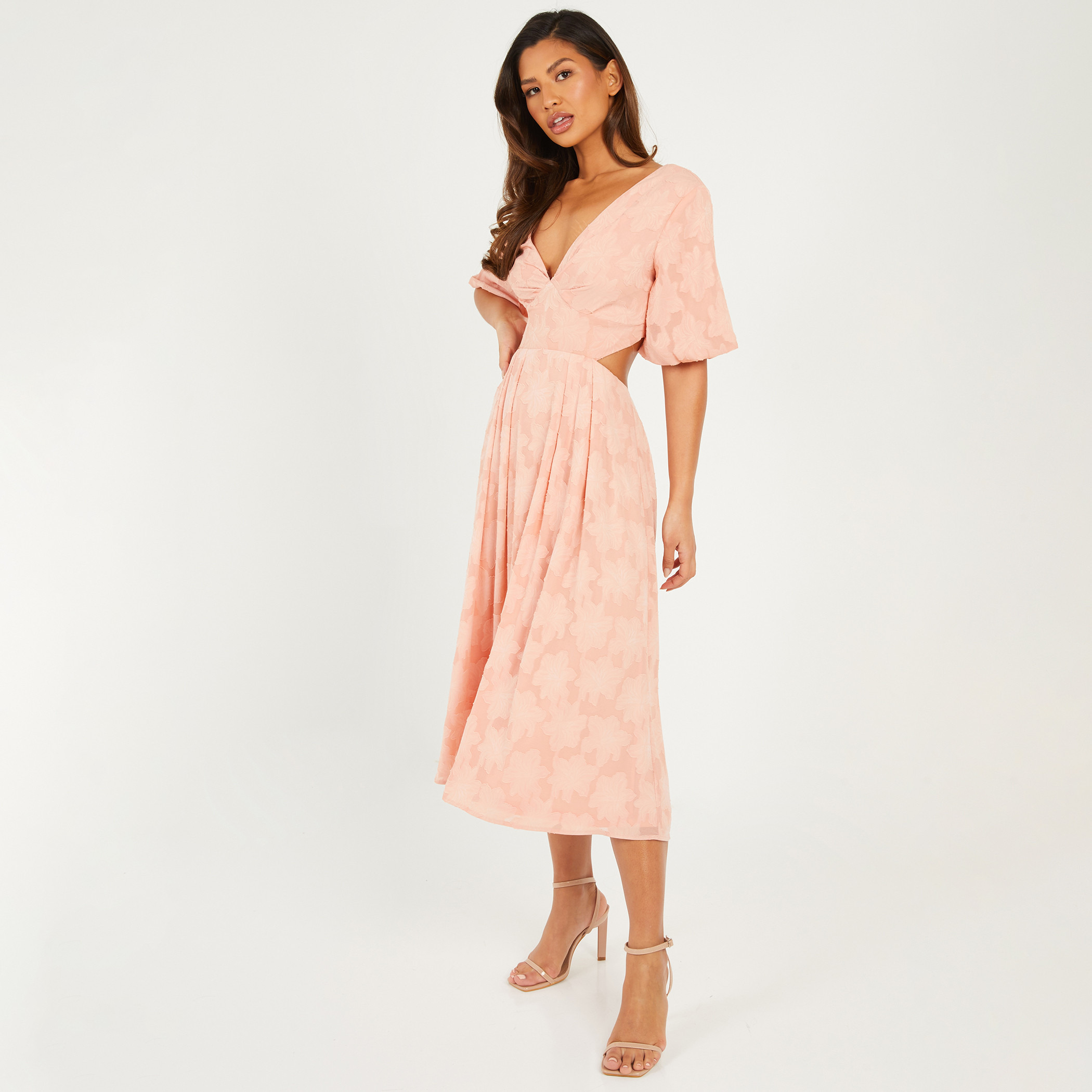 فستان متوسط ​​الطول برقبة على شكل وي وأكمام منفوخة مزين بالدراق للنساء من كويز-women-clothing-dresses-image-10