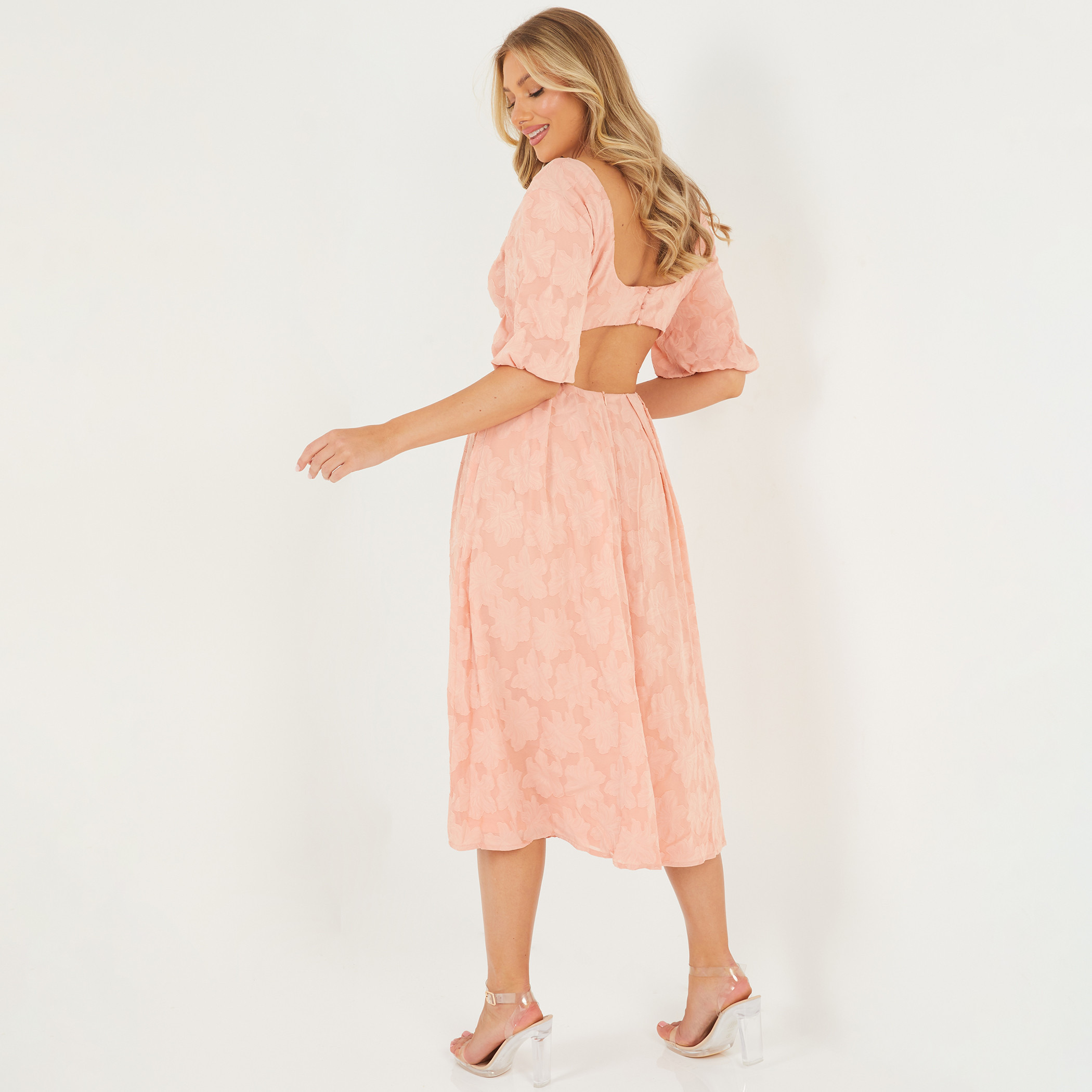 فستان متوسط ​​الطول برقبة على شكل وي وأكمام منفوخة مزين بالدراق للنساء من كويز-women-clothing-dresses-image-5