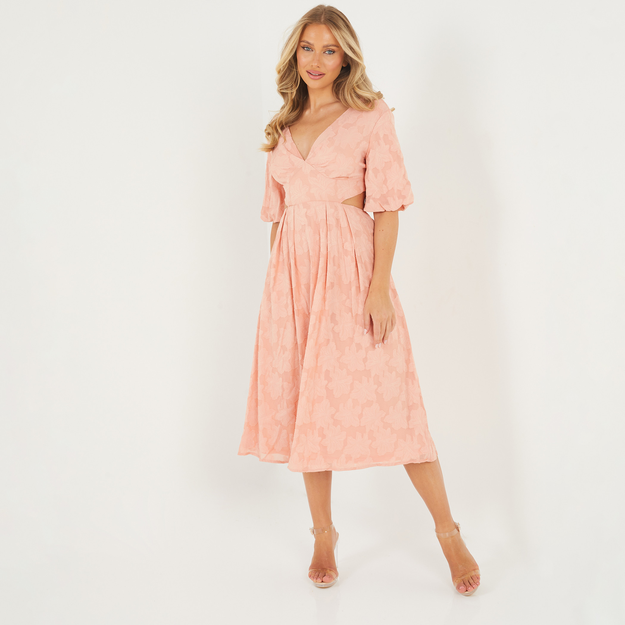 فستان متوسط ​​الطول برقبة على شكل وي وأكمام منفوخة مزين بالدراق للنساء من كويز-women-clothing-dresses-image-7