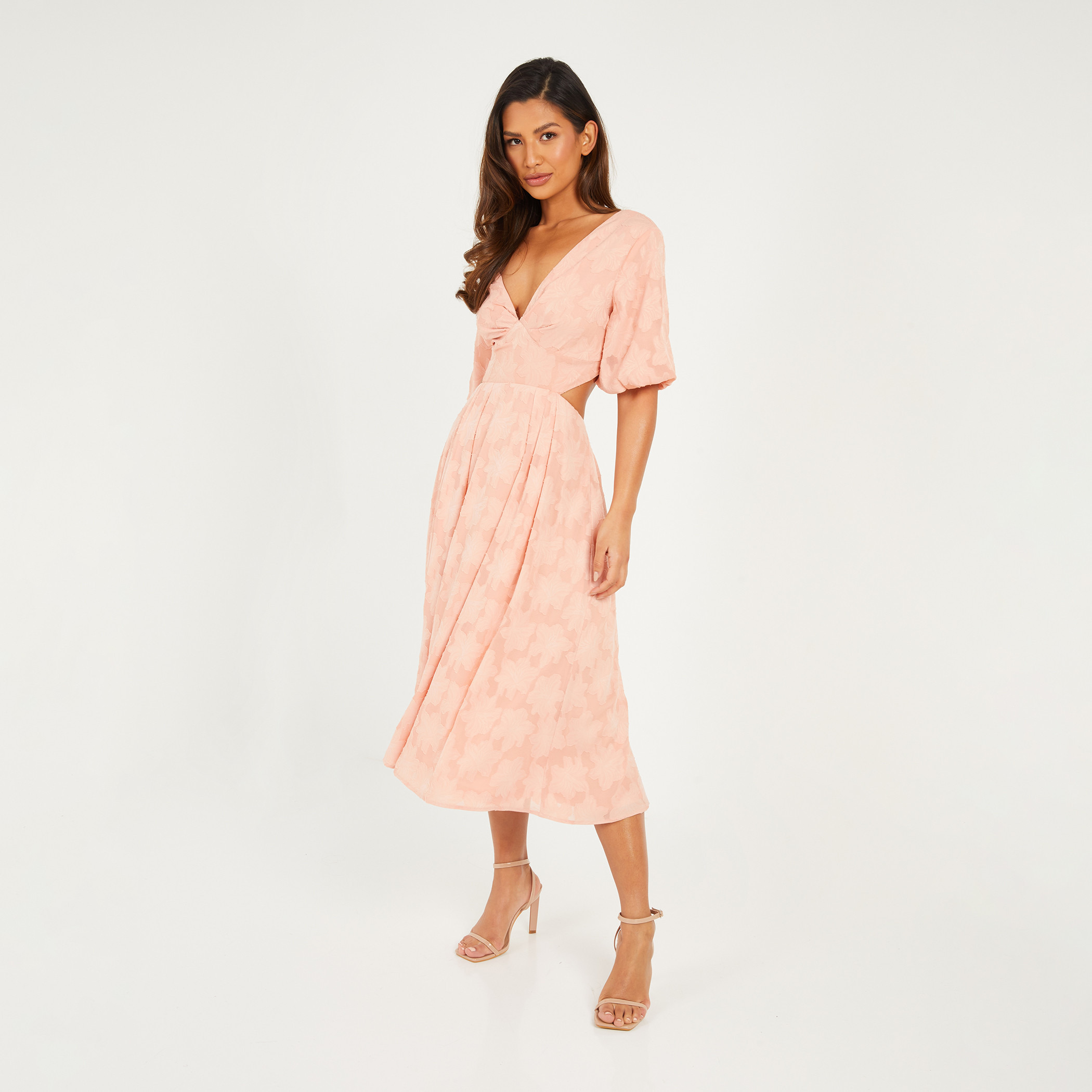 فستان متوسط ​​الطول برقبة على شكل وي وأكمام منفوخة مزين بالدراق للنساء من كويز-women-clothing-dresses-image-8