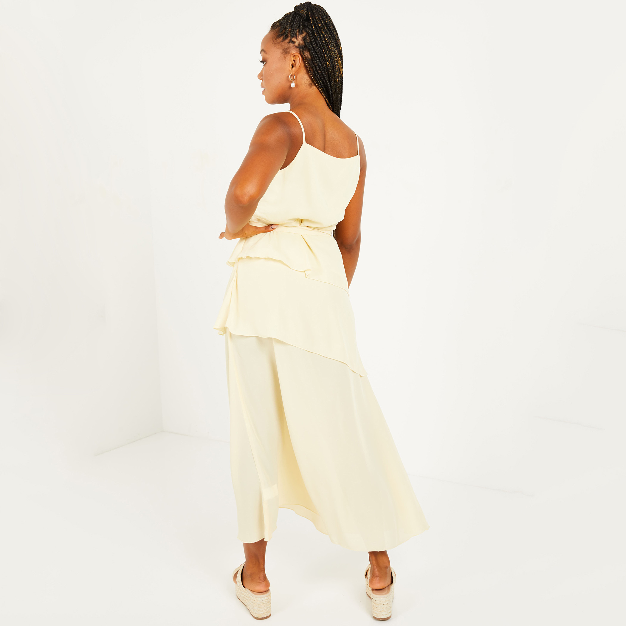 كويز - فستان ماكسي سادة بحزام للربط وشيالات للنساء - أصفر فاتح-women-clothing-dresses-image-3