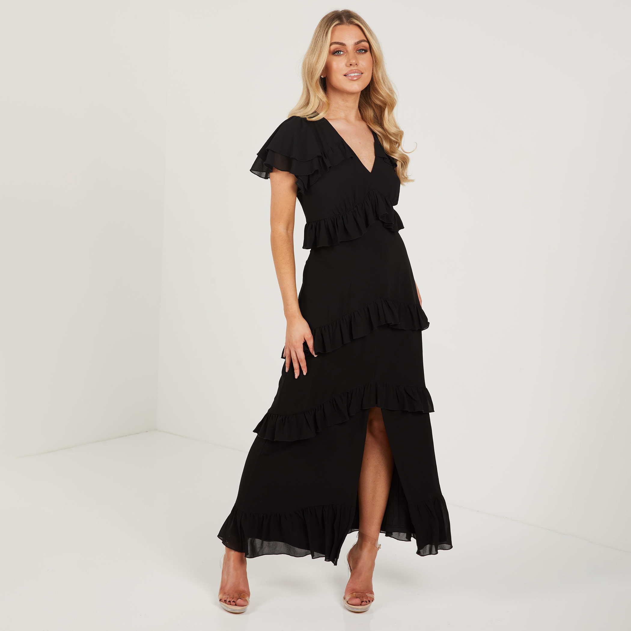 فستان ماكسي نسائي أسود بكشكشة وسحاب خلفي مفتوح الرقبه بشكل V وفتحة من الأمام من كويز-women-clothing-dresses-image-1