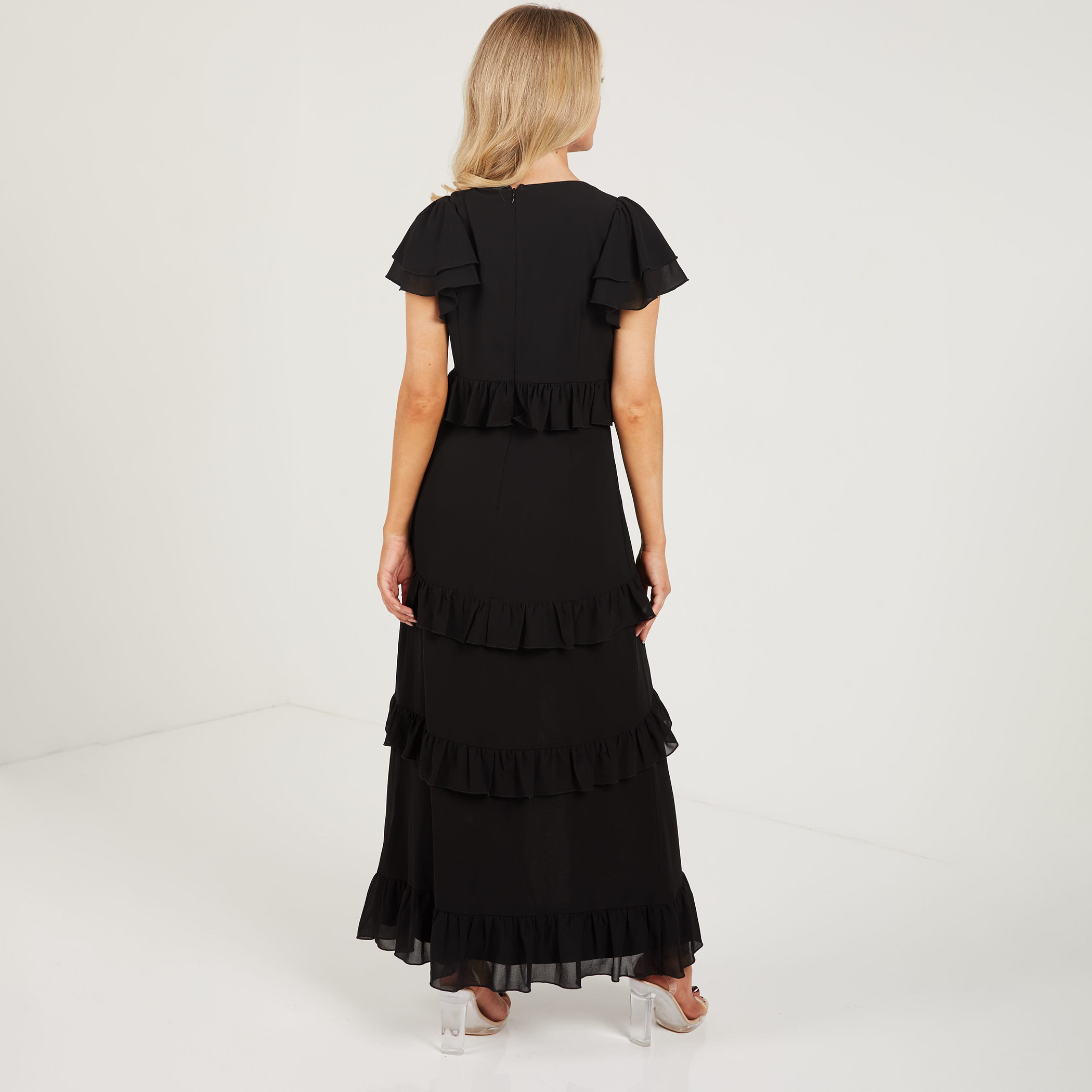 فستان ماكسي نسائي أسود بكشكشة وسحاب خلفي مفتوح الرقبه بشكل V وفتحة من الأمام من كويز-women-clothing-dresses-image-2