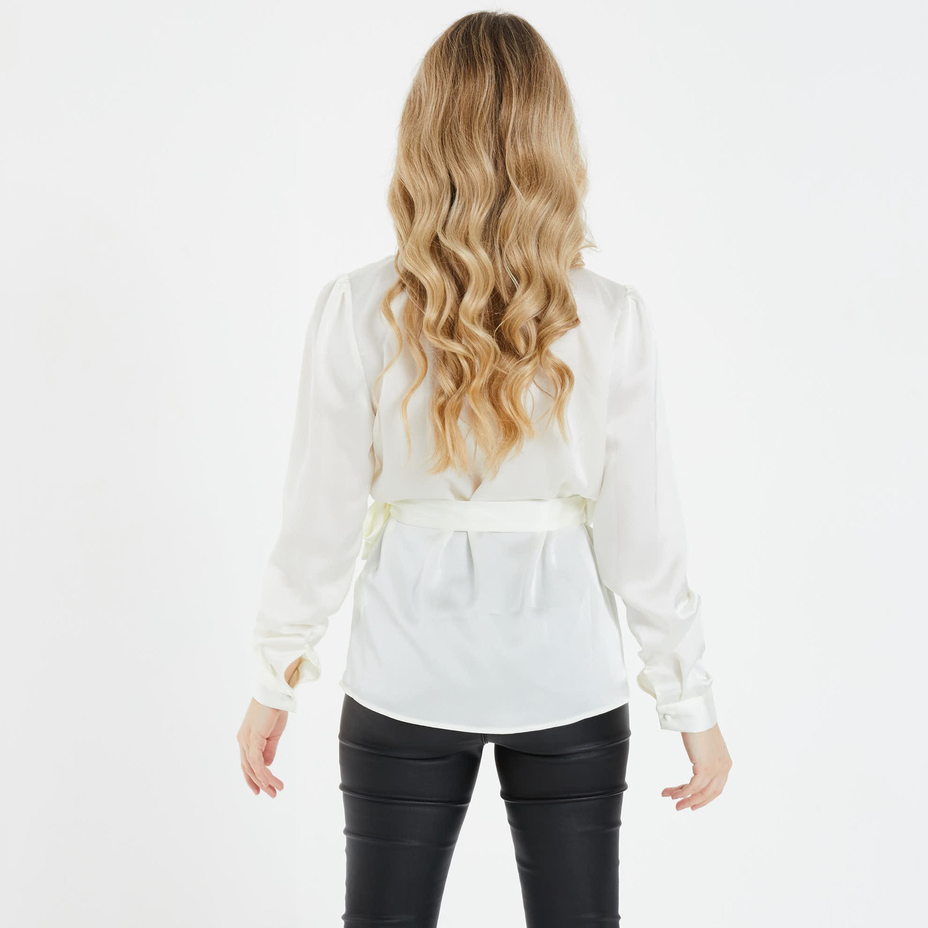 قميص نسائي ملفوف بأكمام طويلة سادة كريمي اللون من كويز ساتان-women-clothing-shirtsandblouses-blouses-image-2