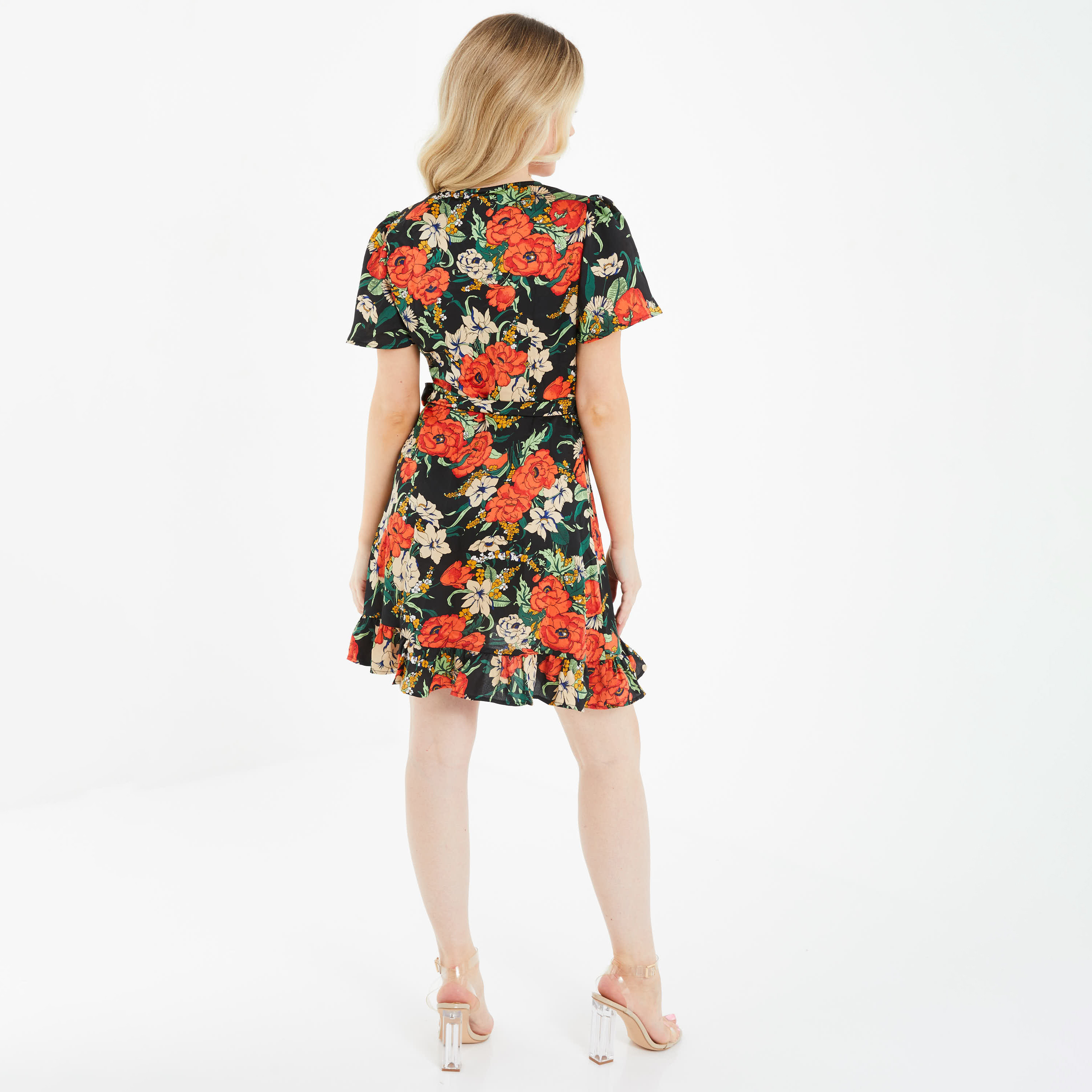 فستان قصير متزلج بياقة على شكل وى مع زهري من كويز-women-clothing-dresses-image-4