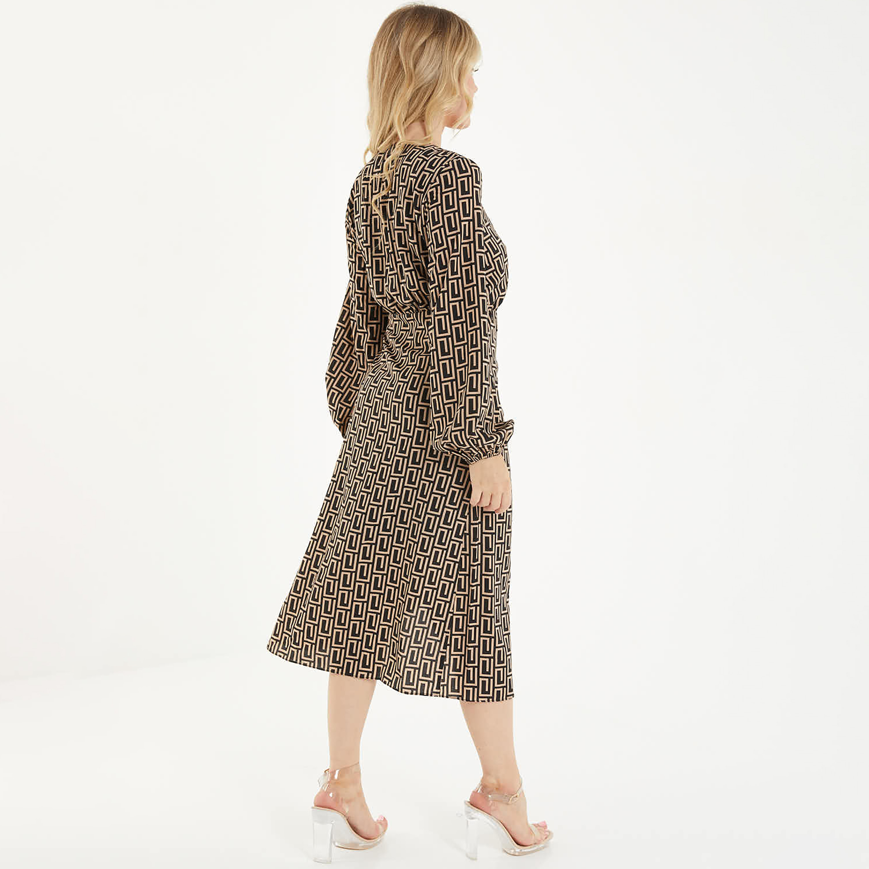 كويز - فستان لف بطول متوسط وياقة V - أشكال هندسية-women-clothing-dresses-image-4