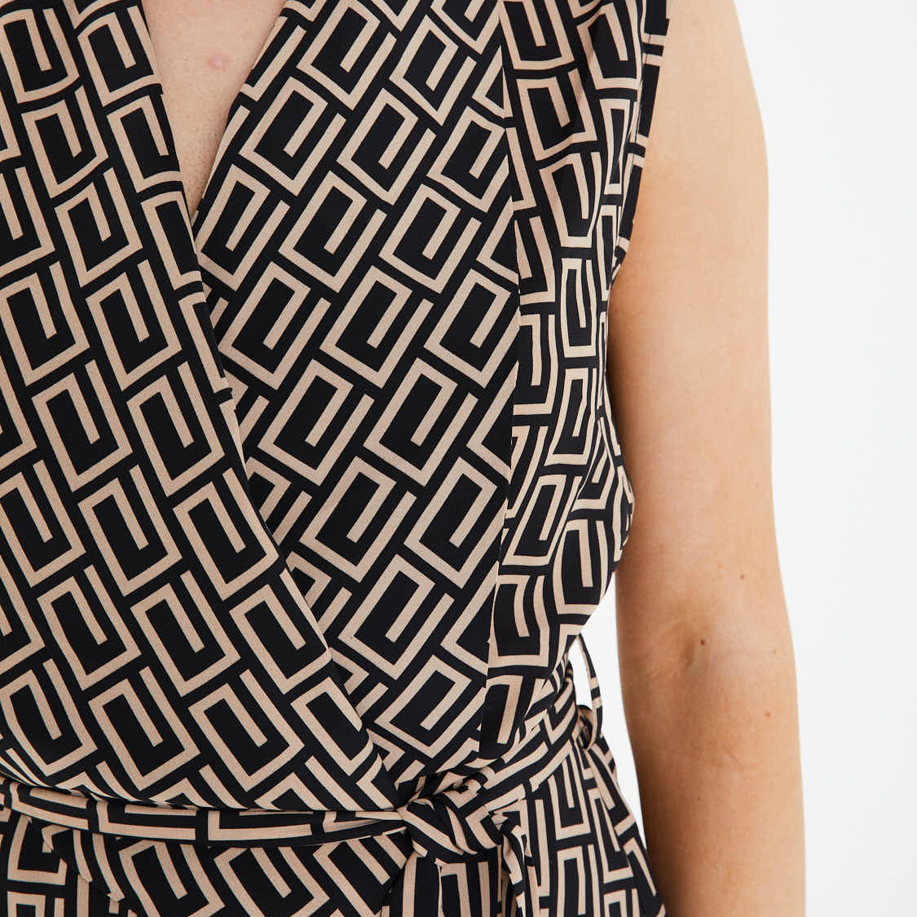 Quiz Geometric Sleeveless Wrap Waistcoat-women-winterwear-coatsandjackets-coats-image-3