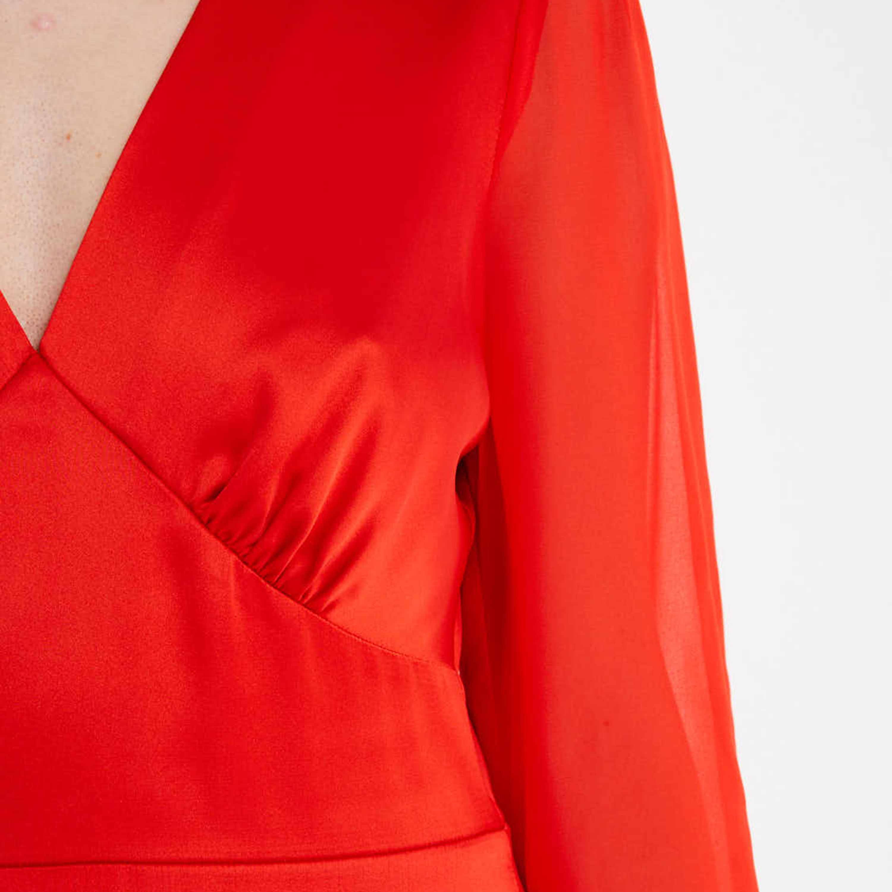 كويز - فستان كشكش بطول متوسط غير متماثل وياقة V-women-clothing-dresses-image-3