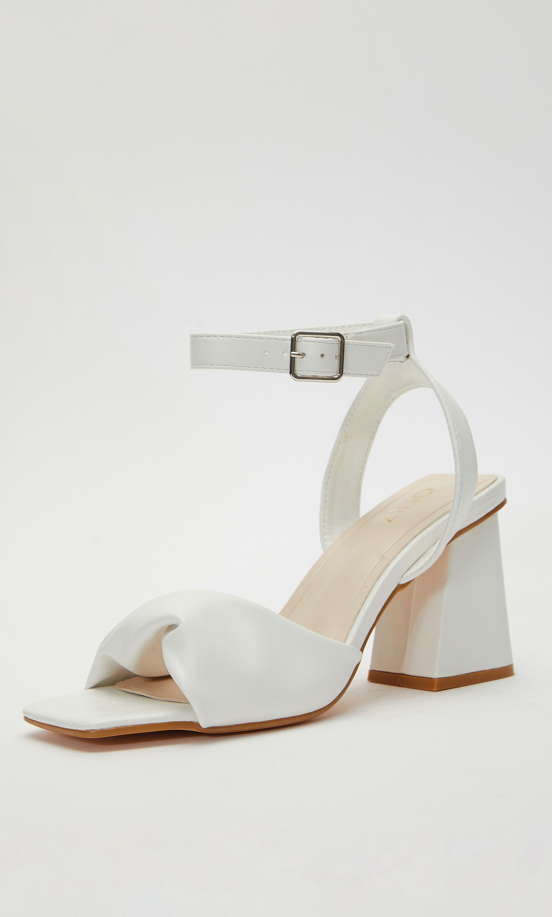 صندل بكعب عريض وحزام للكاحل للنساء من قويز 100036765-women-shoes-heels-image-1