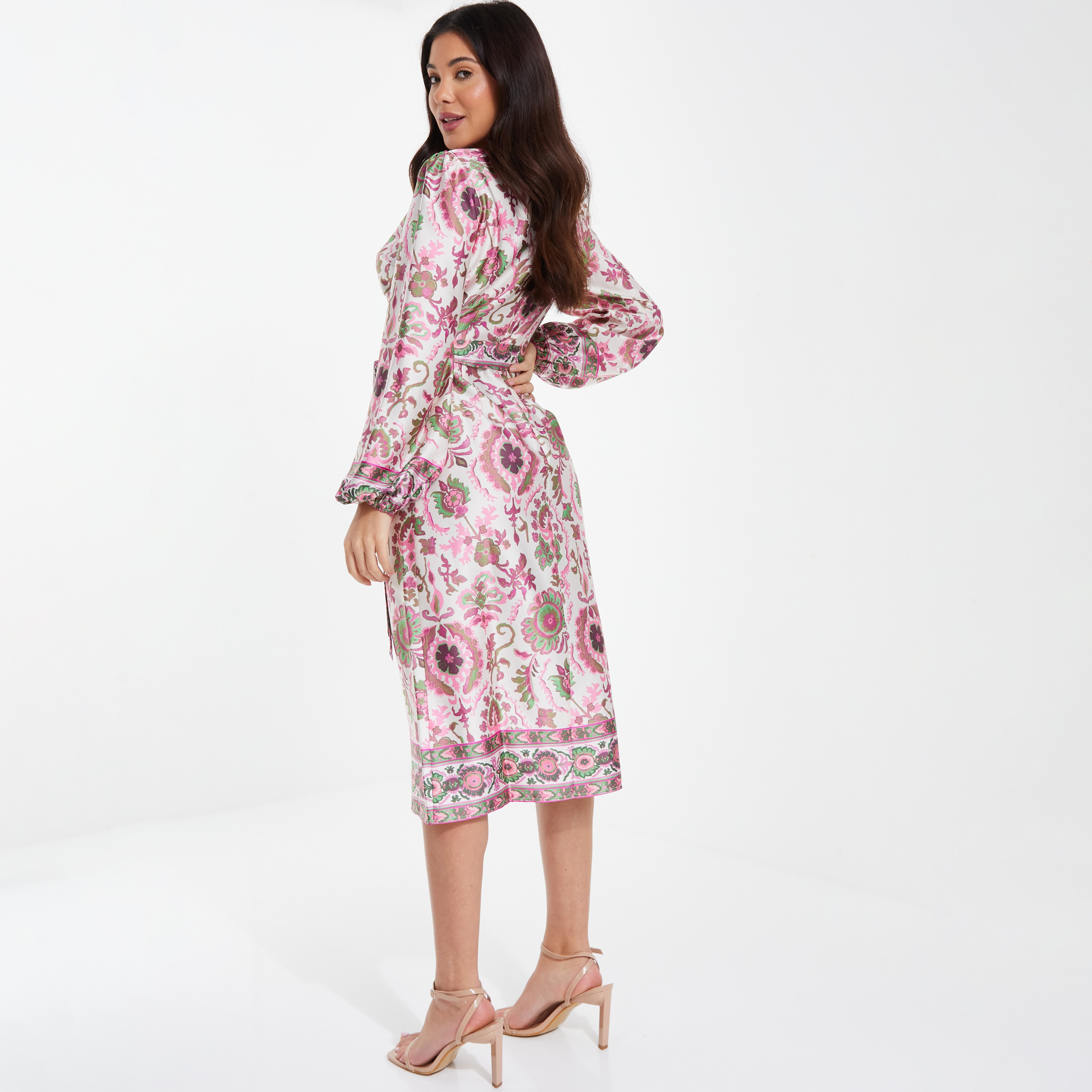 فستان بيزلي متوسط الطول ملفوف برقبة على شكل V من كويز-women-clothing-dresses-image-3