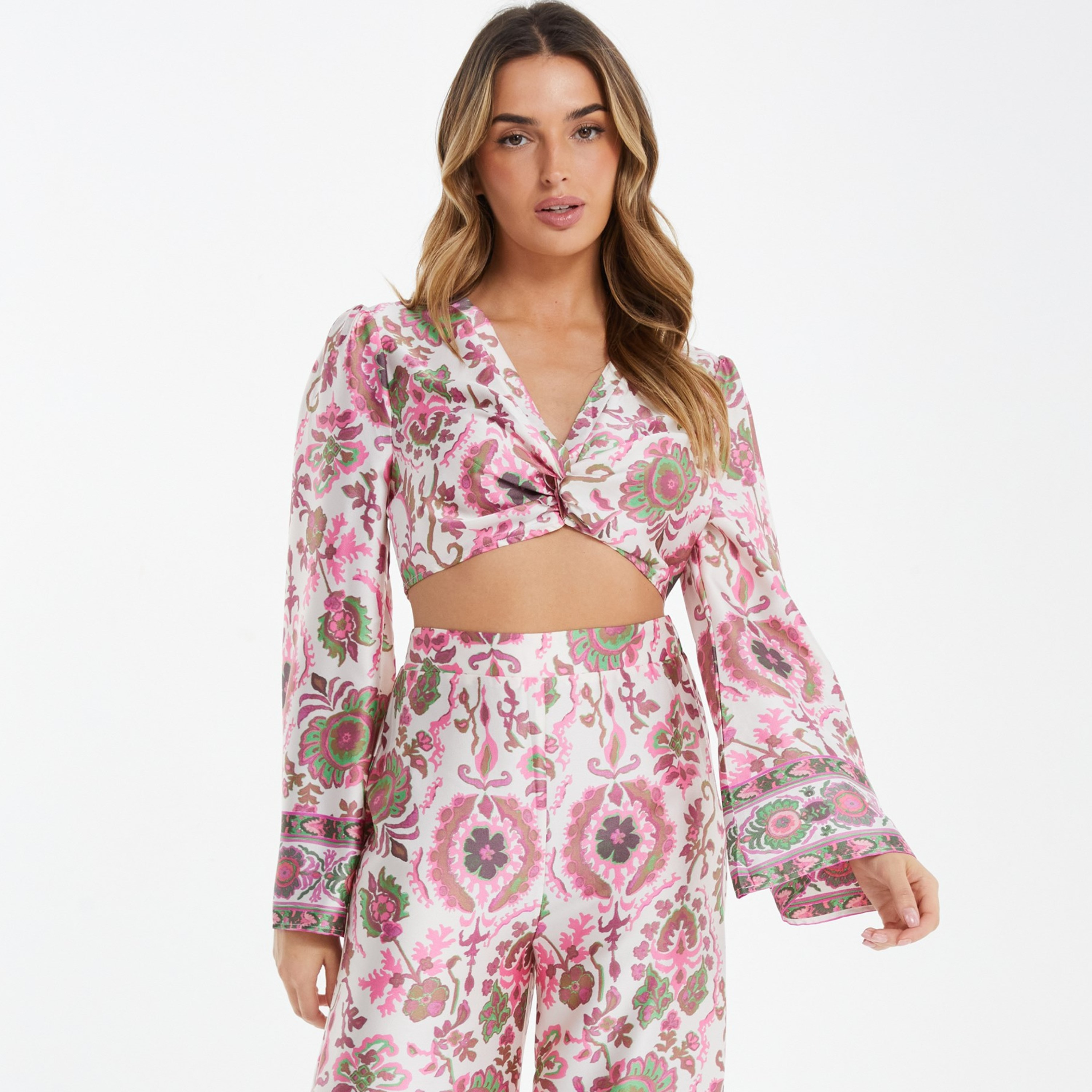 بلوزة بيزلي قصيرة بياقة على شكلV وأكمام طويلة من كويز-women-clothing-shirtsandblouses-blouses-image-1