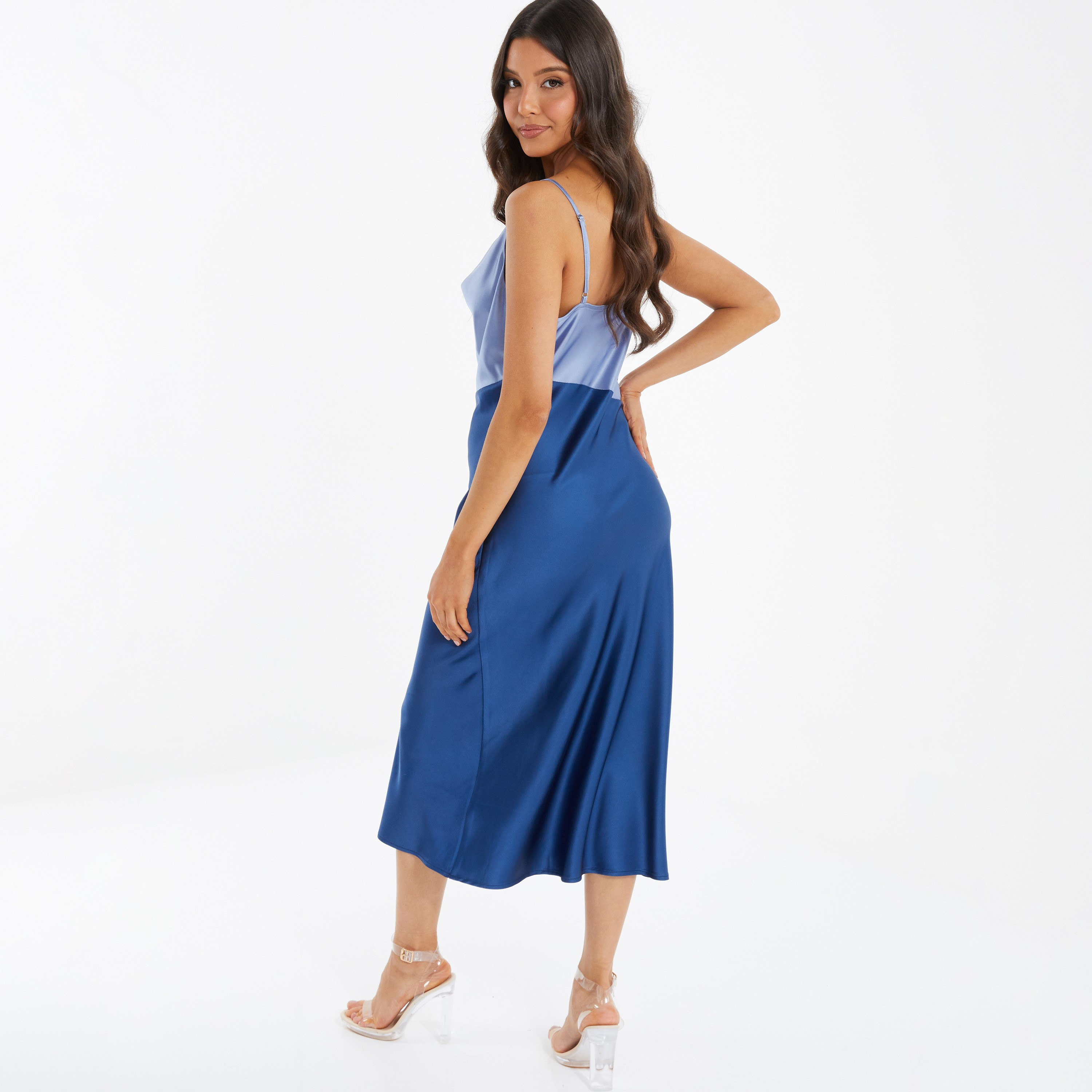 فستان ميدي سلیب بحمالات كتف سادة من كويز ساتان-women-clothing-dresses-image-3