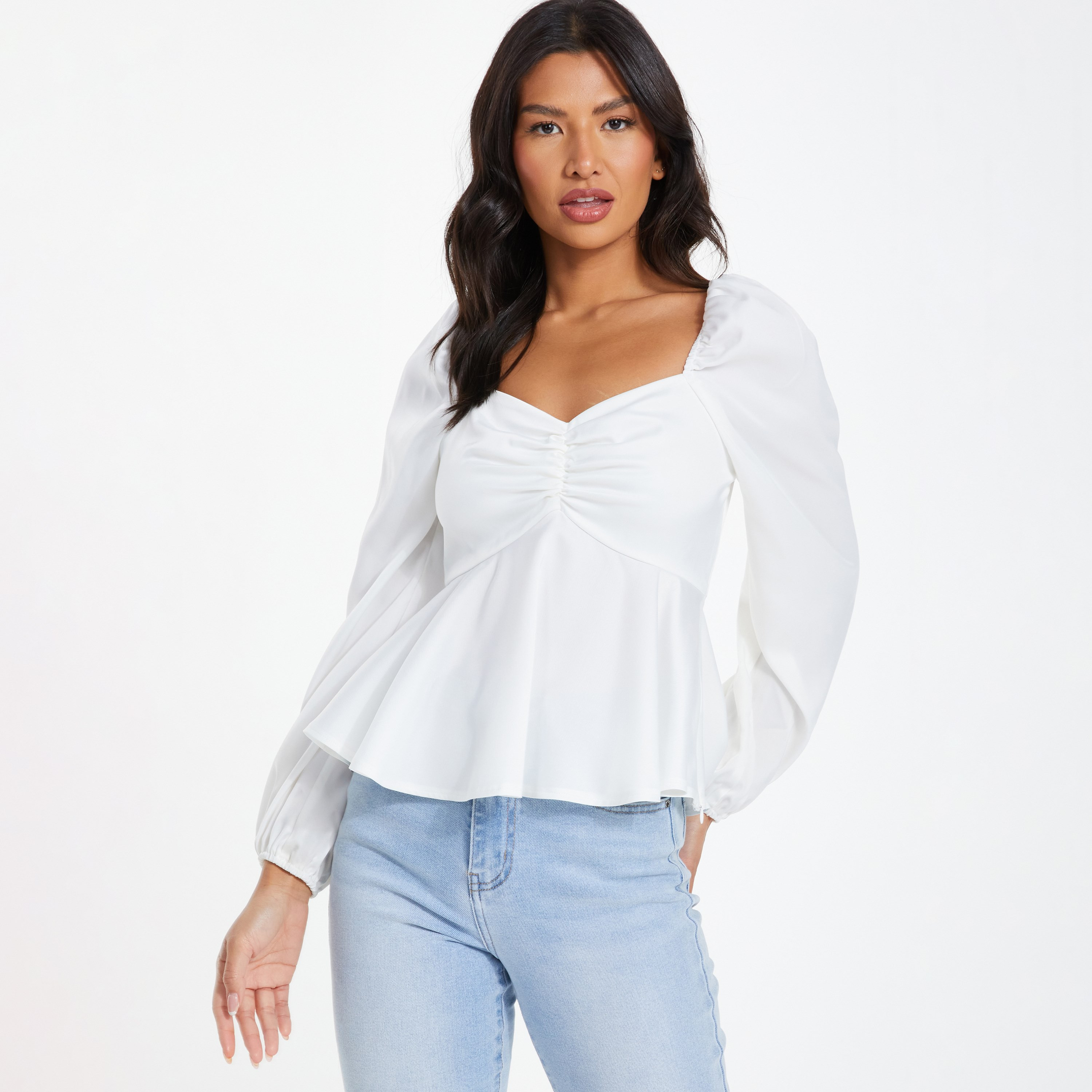 توب بيبلوم سادة بأكمام طويلة وياقة على شكل قلب من كويز-women-clothing-shirtsandblouses-blouses-image-1