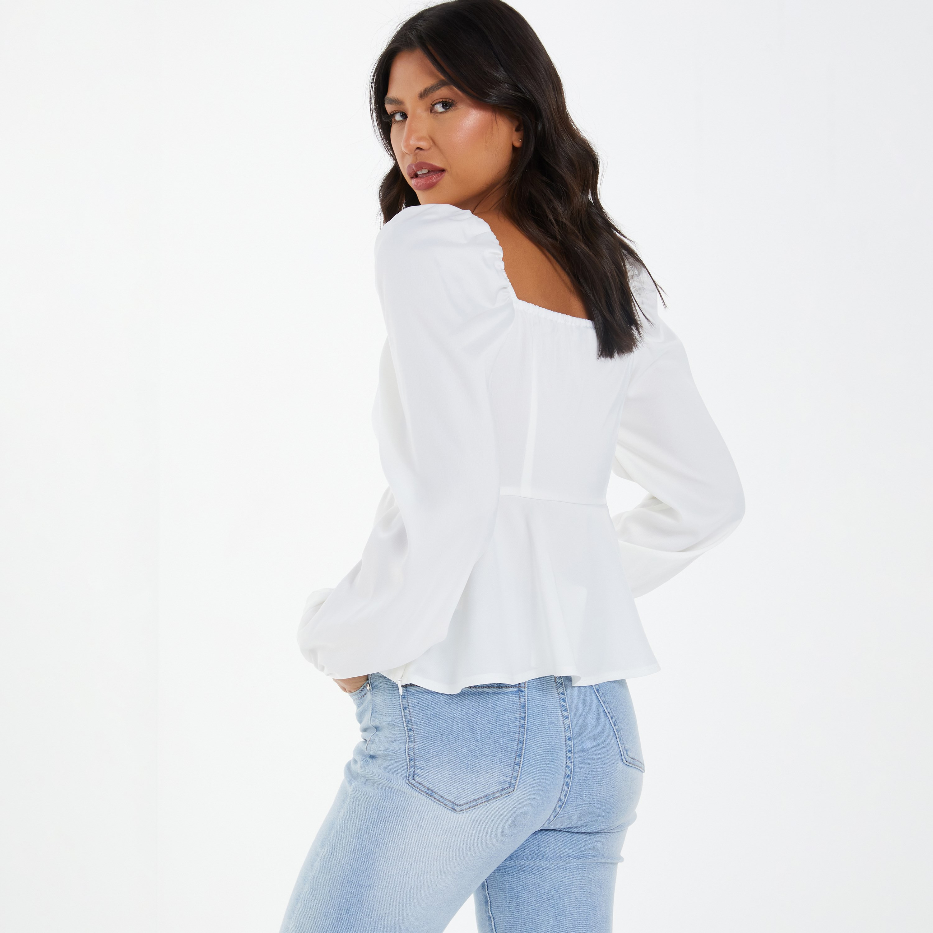 توب بيبلوم سادة بأكمام طويلة وياقة على شكل قلب من كويز-women-clothing-shirtsandblouses-blouses-image-3