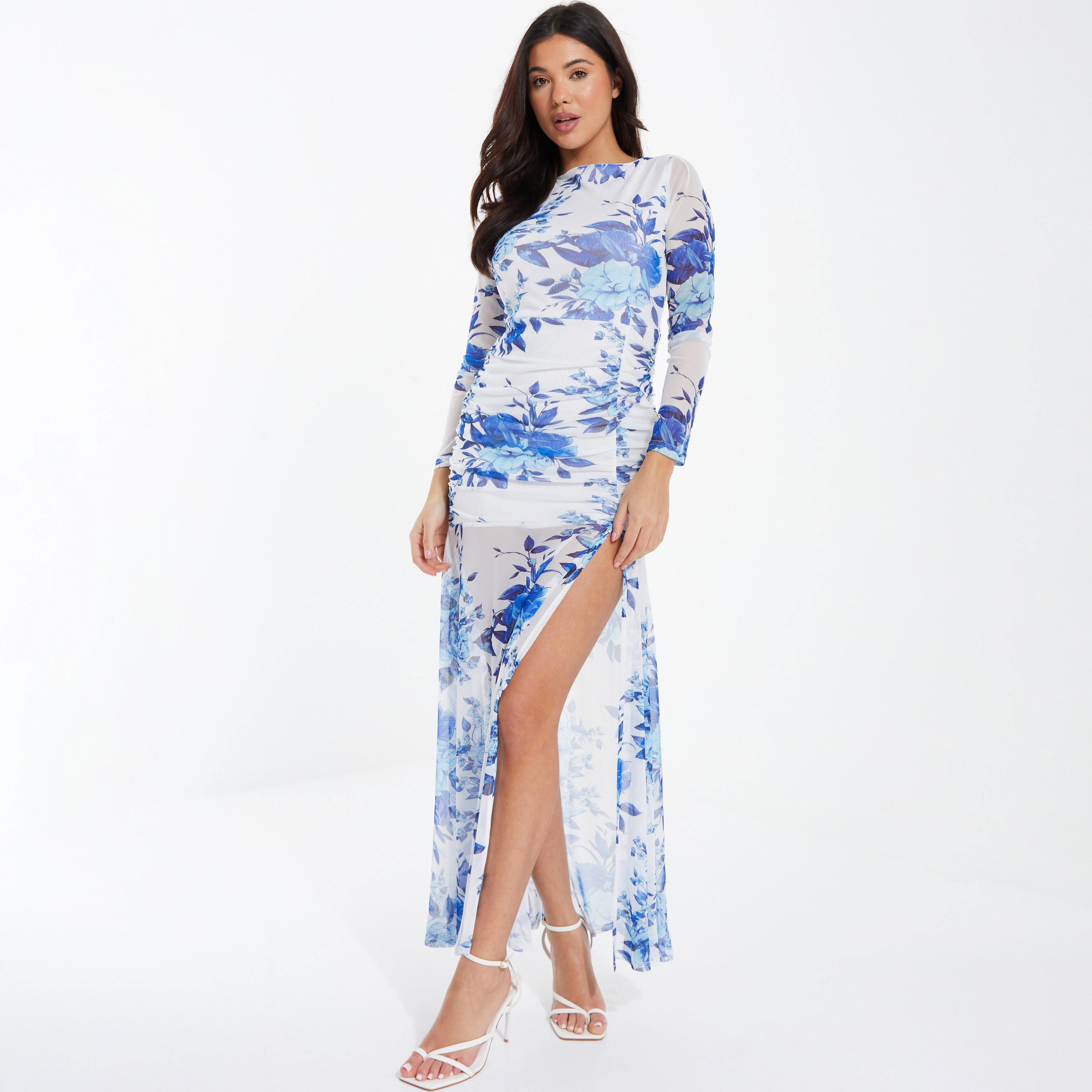 فستان ماكسي مع شق جانبي وبرقبة دائرية مزينة بالزهور من كويز-women-clothing-dresses-image-1