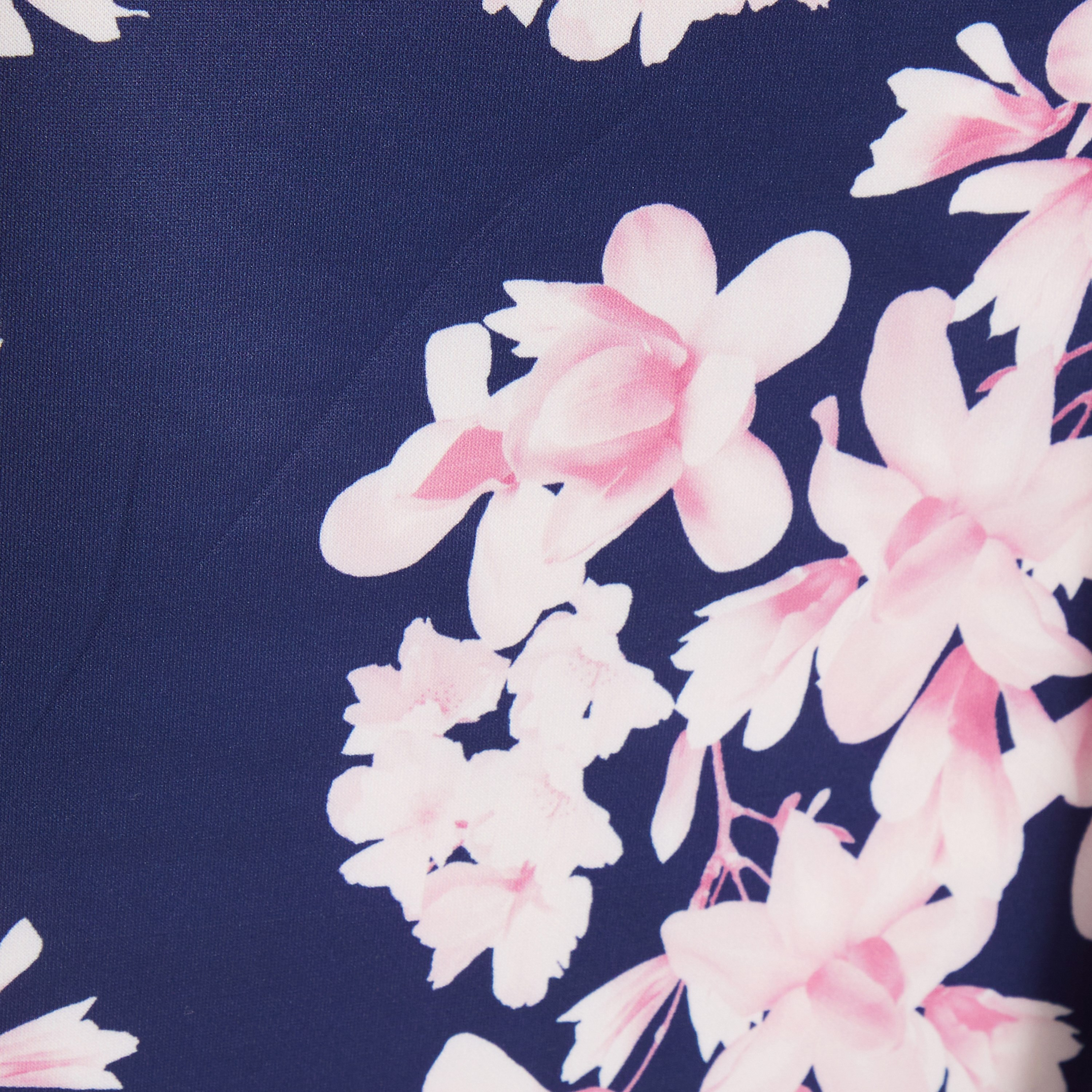  فستان مزينة بالزهور بطول الركبة ملفوف برقبة على شكلV من كويز-women-clothing-dresses-image-3