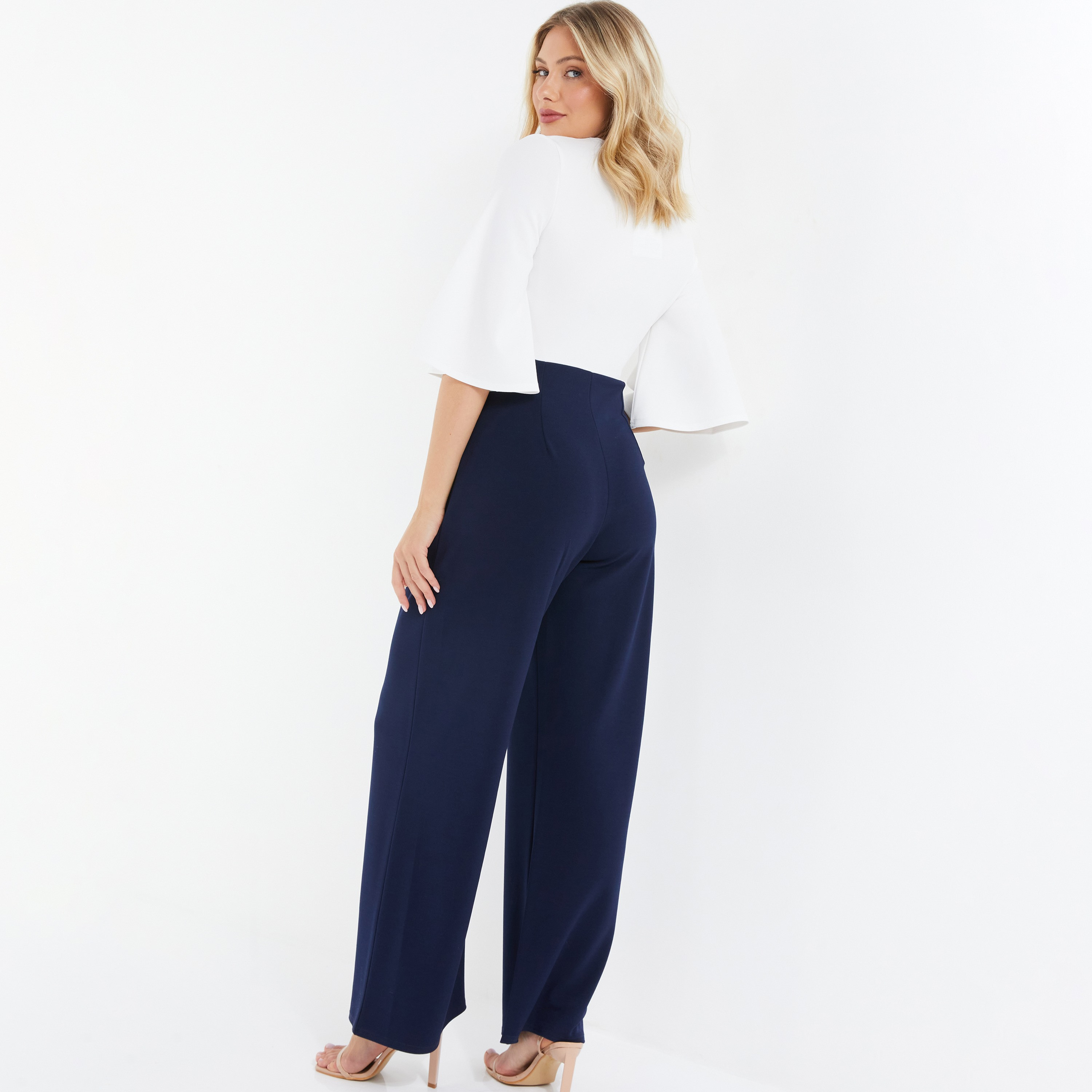جمبسوت بياقة على شكل V منسدل اللون من كويز-women-clothing-jumpsuits-image-4
