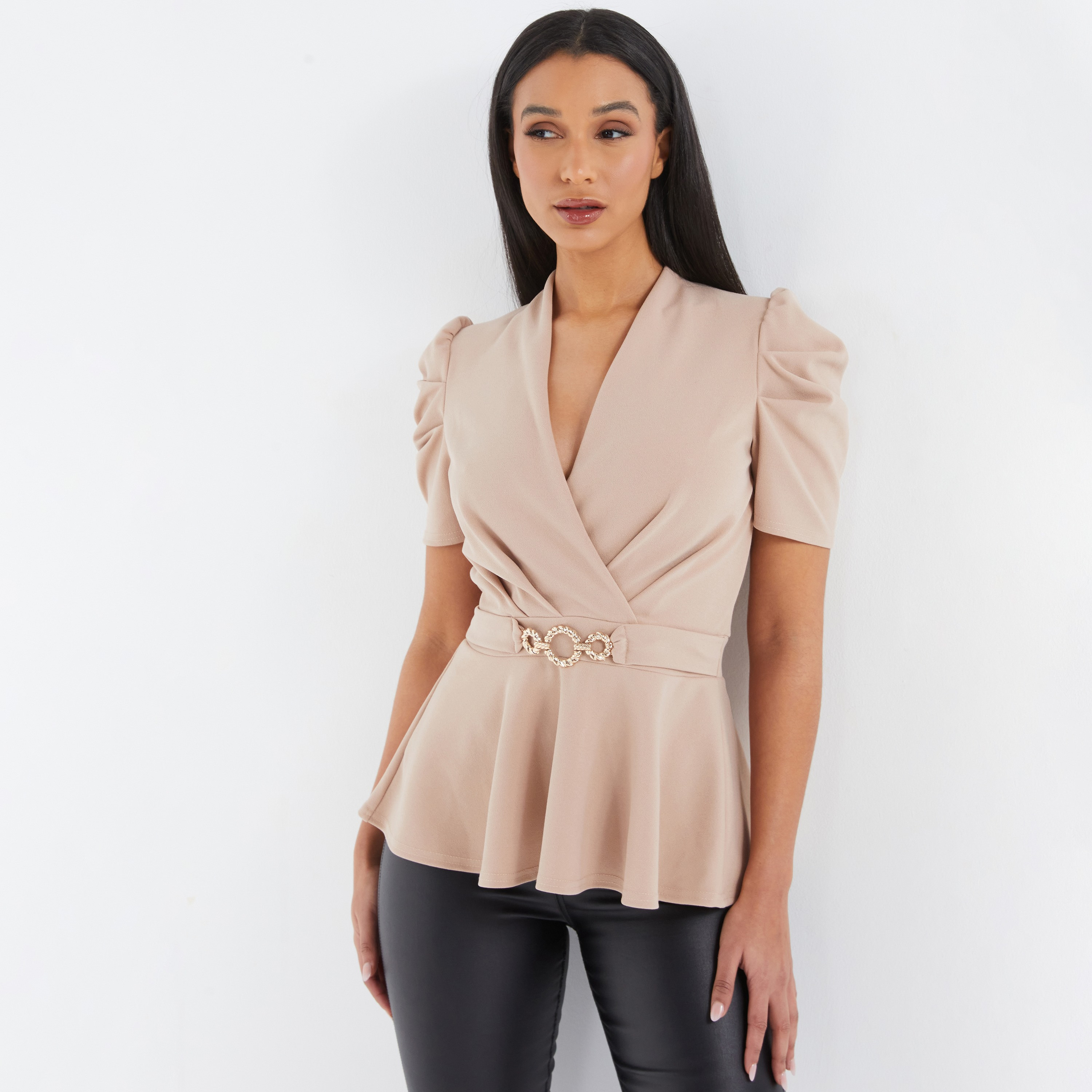 بلوزة بيبلوم باكمام منفوخة بتصميم انيق ملفوف وبرقبة V-women-clothing-shirtsandblouses-blouses-image-1