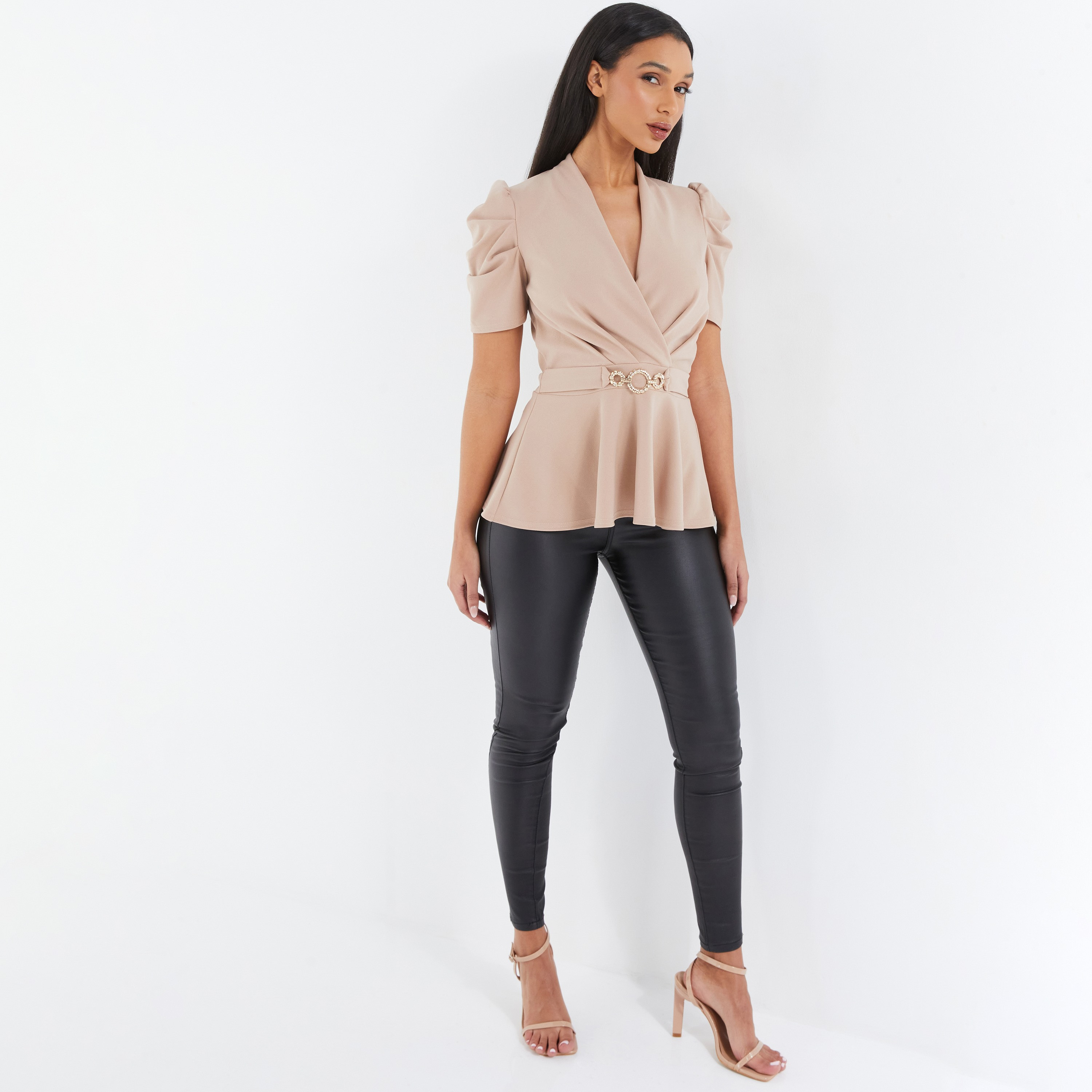 بلوزة بيبلوم باكمام منفوخة بتصميم انيق ملفوف وبرقبة V-women-clothing-shirtsandblouses-blouses-image-2