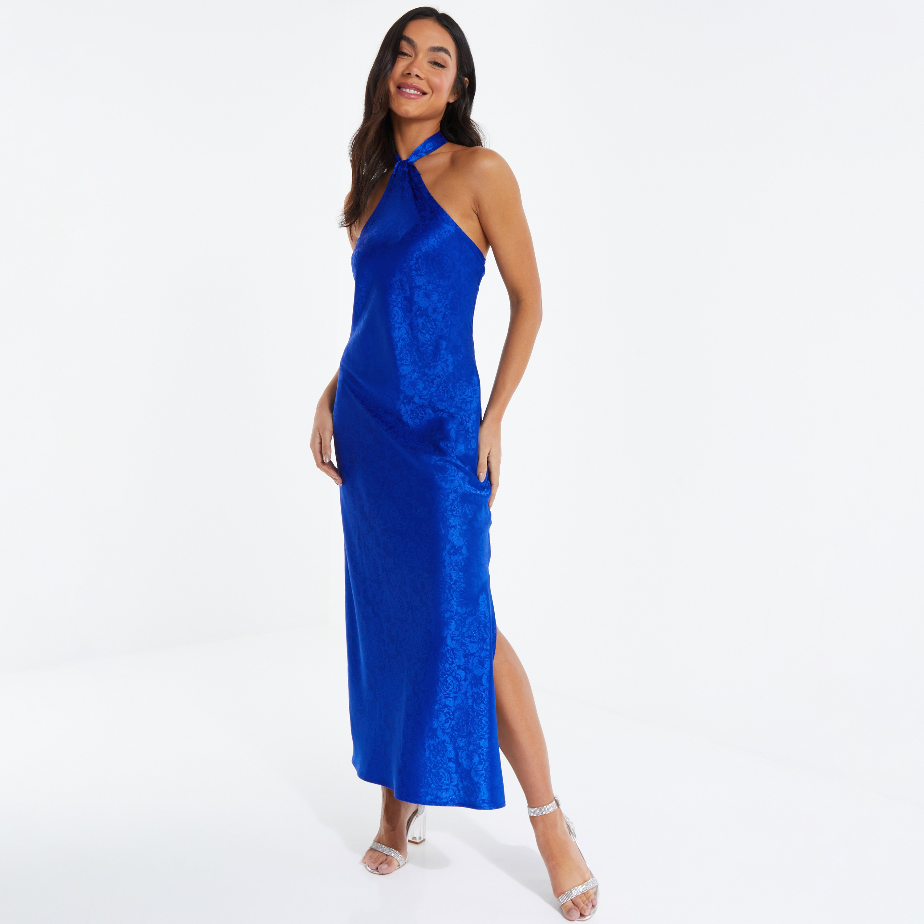 فستان مكسي بفتحة مع رقبة هالتر من كويز ساتان جاكارد-women-clothing-dresses-image-1
