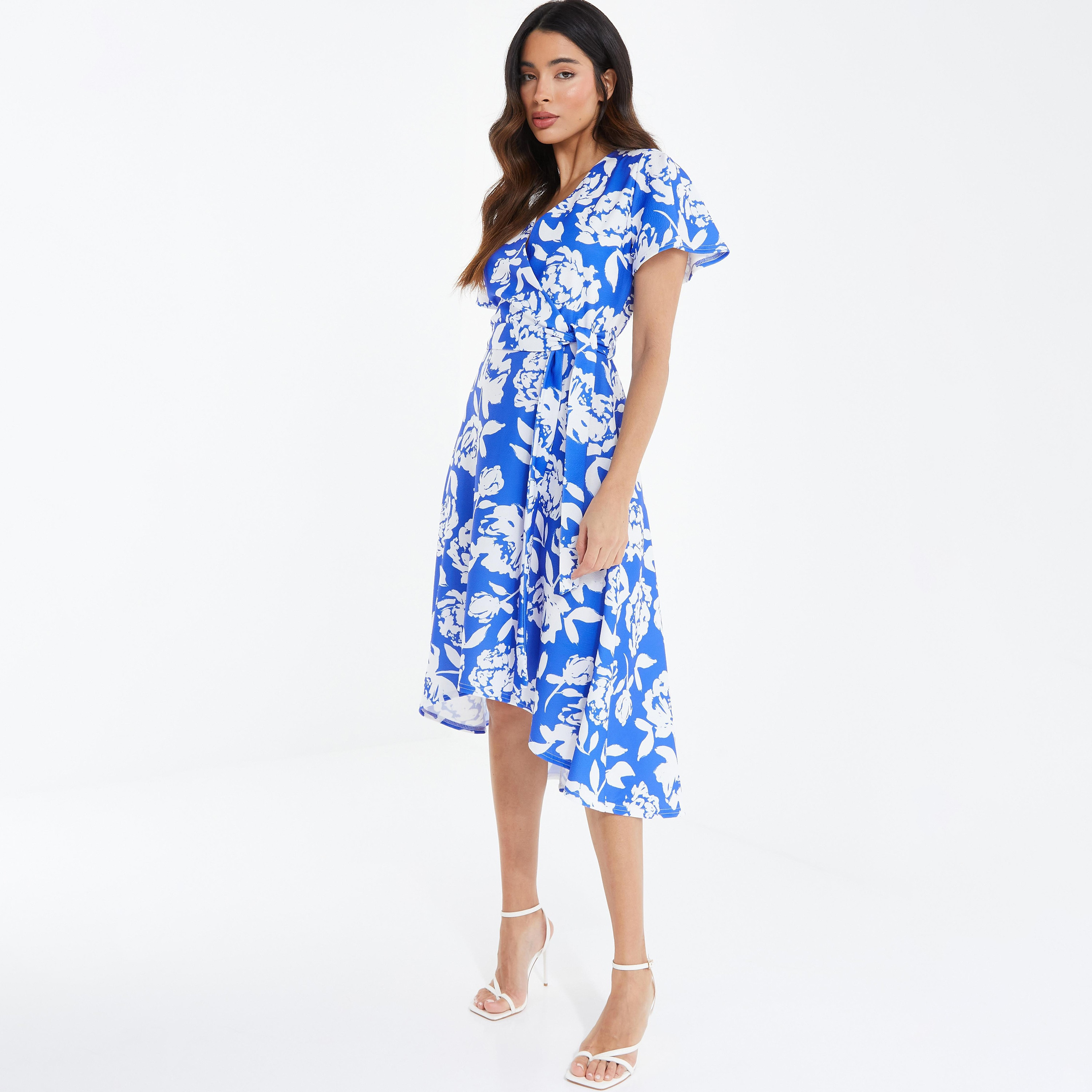  فستان ملفوف بطول الركبة برقبة على شكل وي بطبعة الزهور من كويز-women-clothing-dresses-image-2