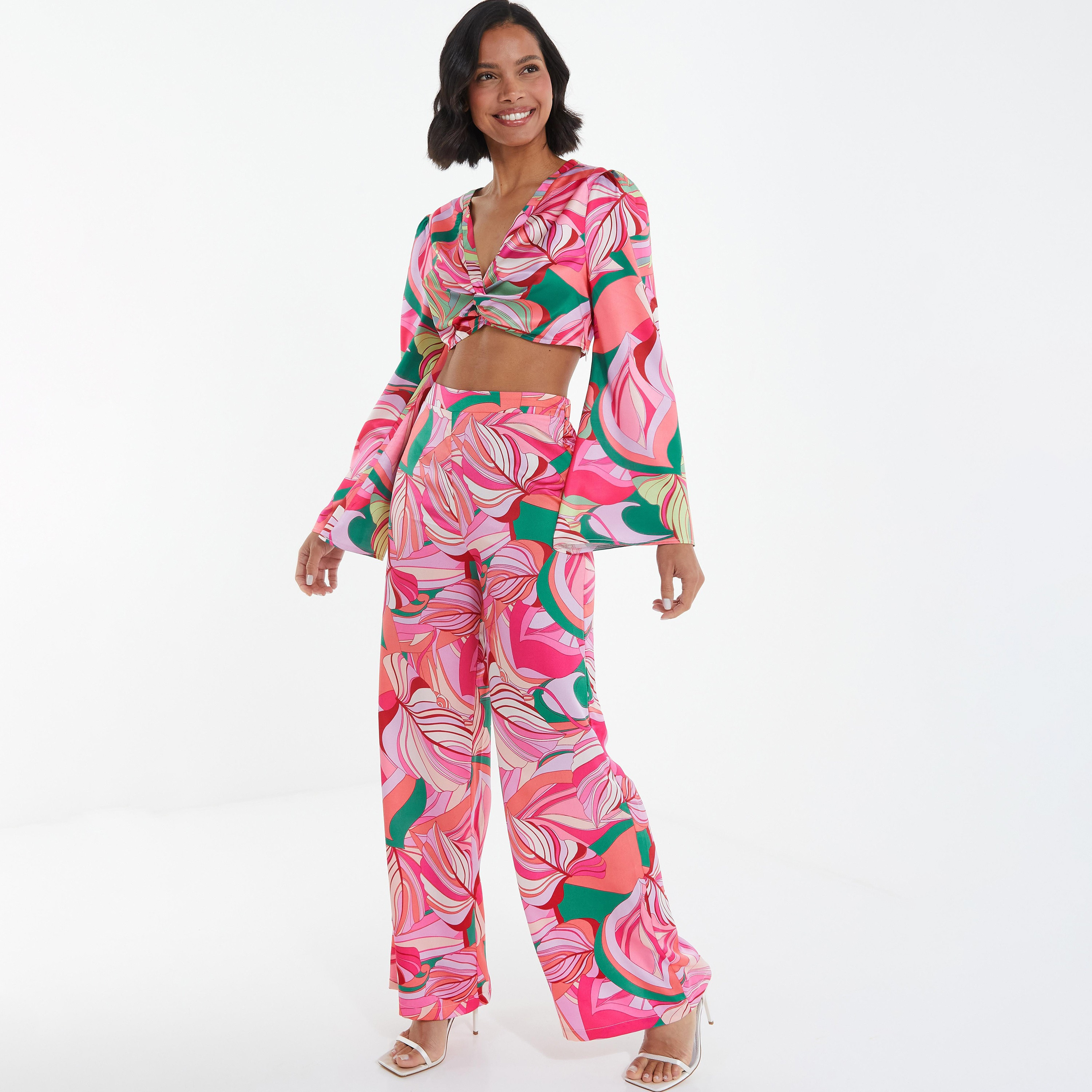  توب قصير مطبوع بأكمام طويلة وياقة على شكلV من كويز-women-clothing-shirtsandblouses-blouses-image-2