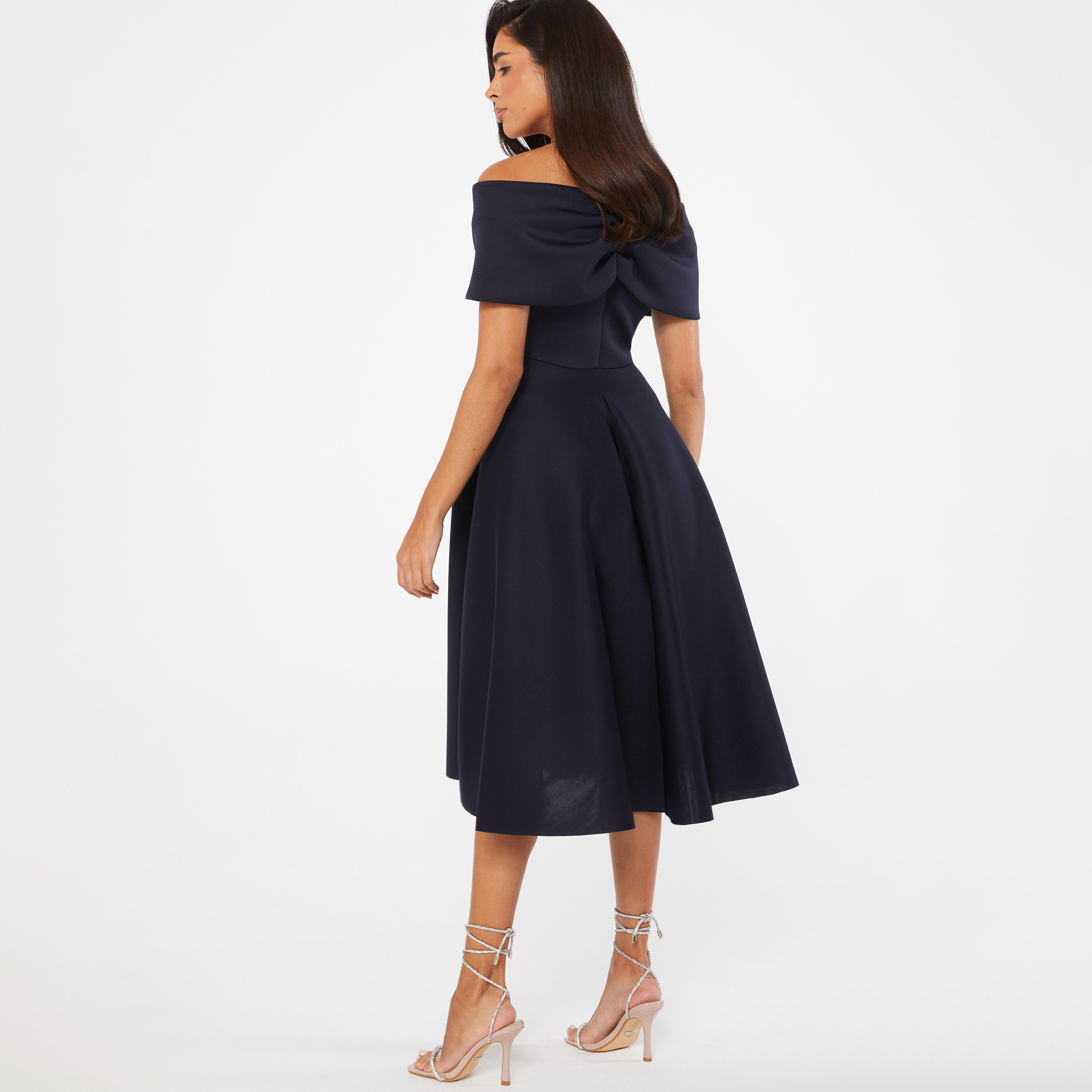 فستان متزلج متوسط الطول بياقة باردوت سادة من كويز-women-clothing-dresses-image-4