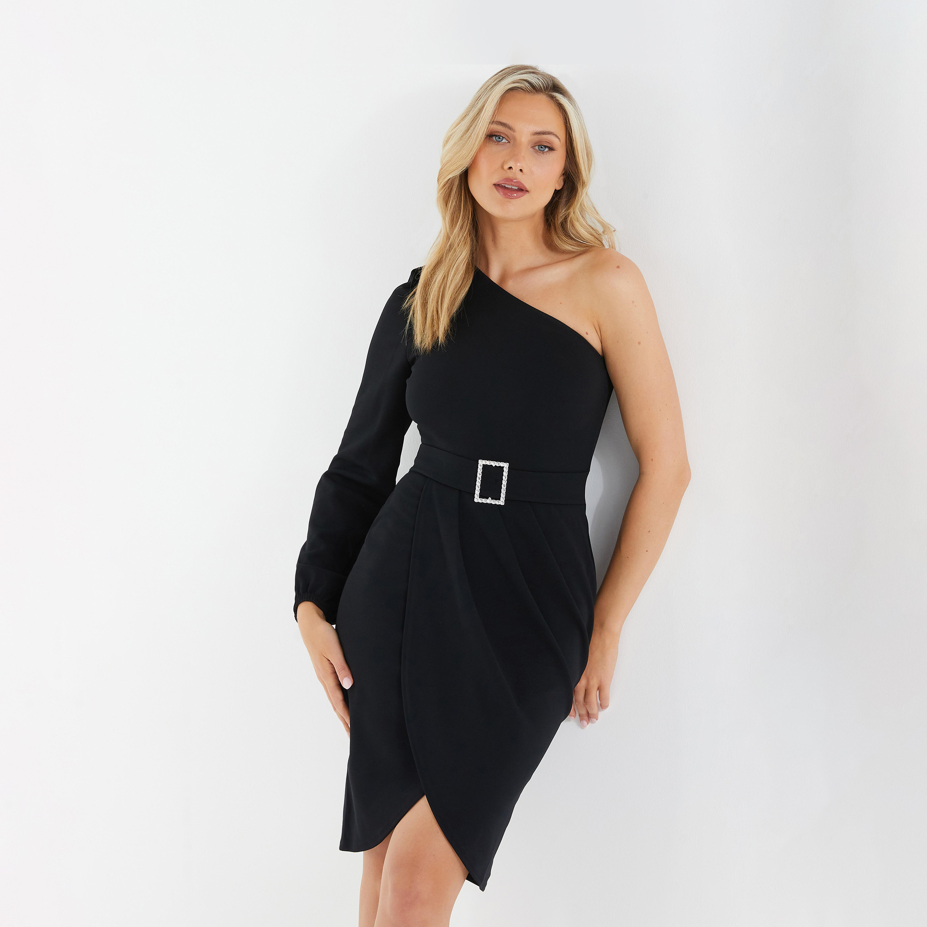 كويز-  فستان أسود بأكمام واحدة مزين بإبزيم من الكريب السكوبا-women-clothing-dresses-image-1