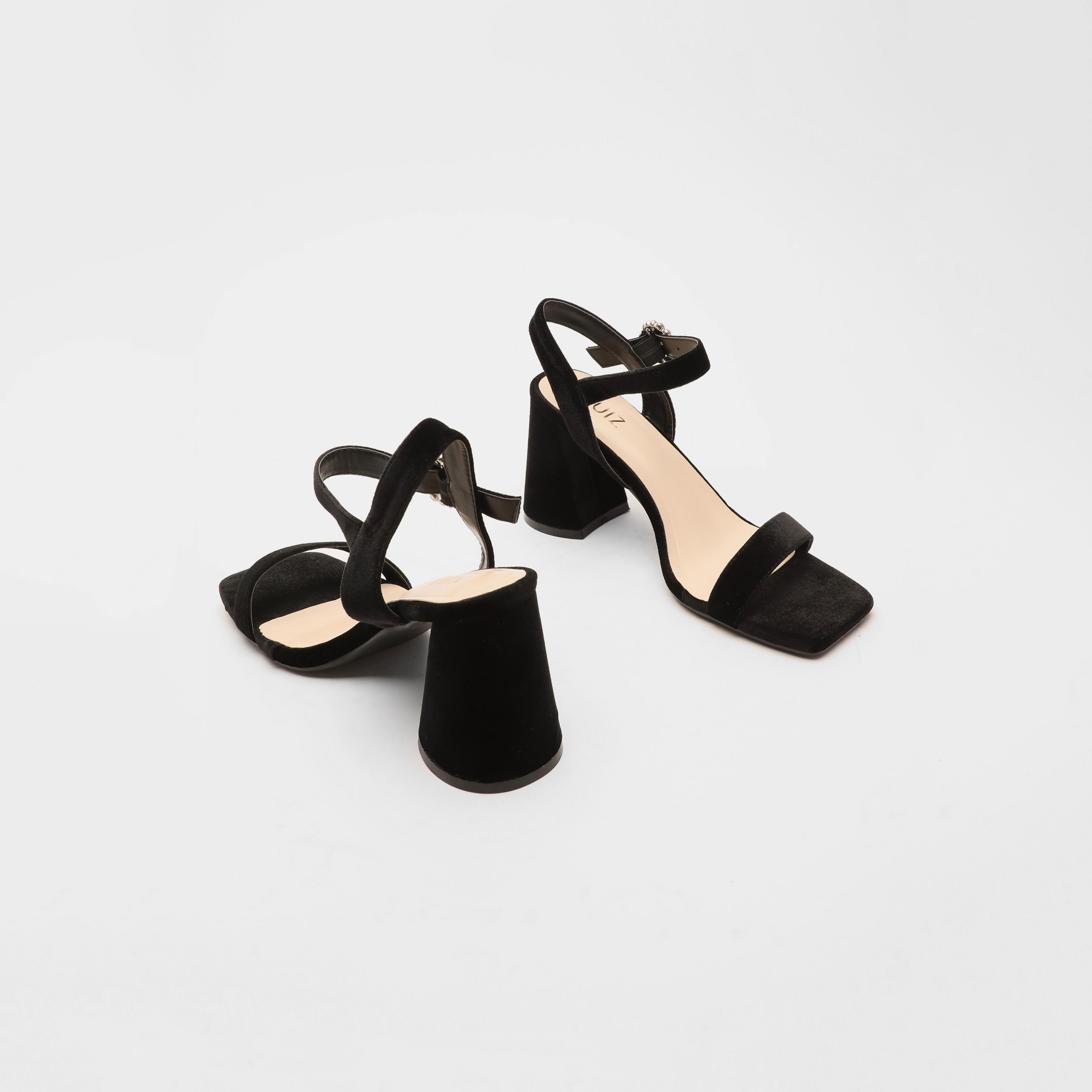 صنادل نسائية بكعب عريض ورباط للكاحل من كويز | 00100040069-women-shoes-heels-image-4