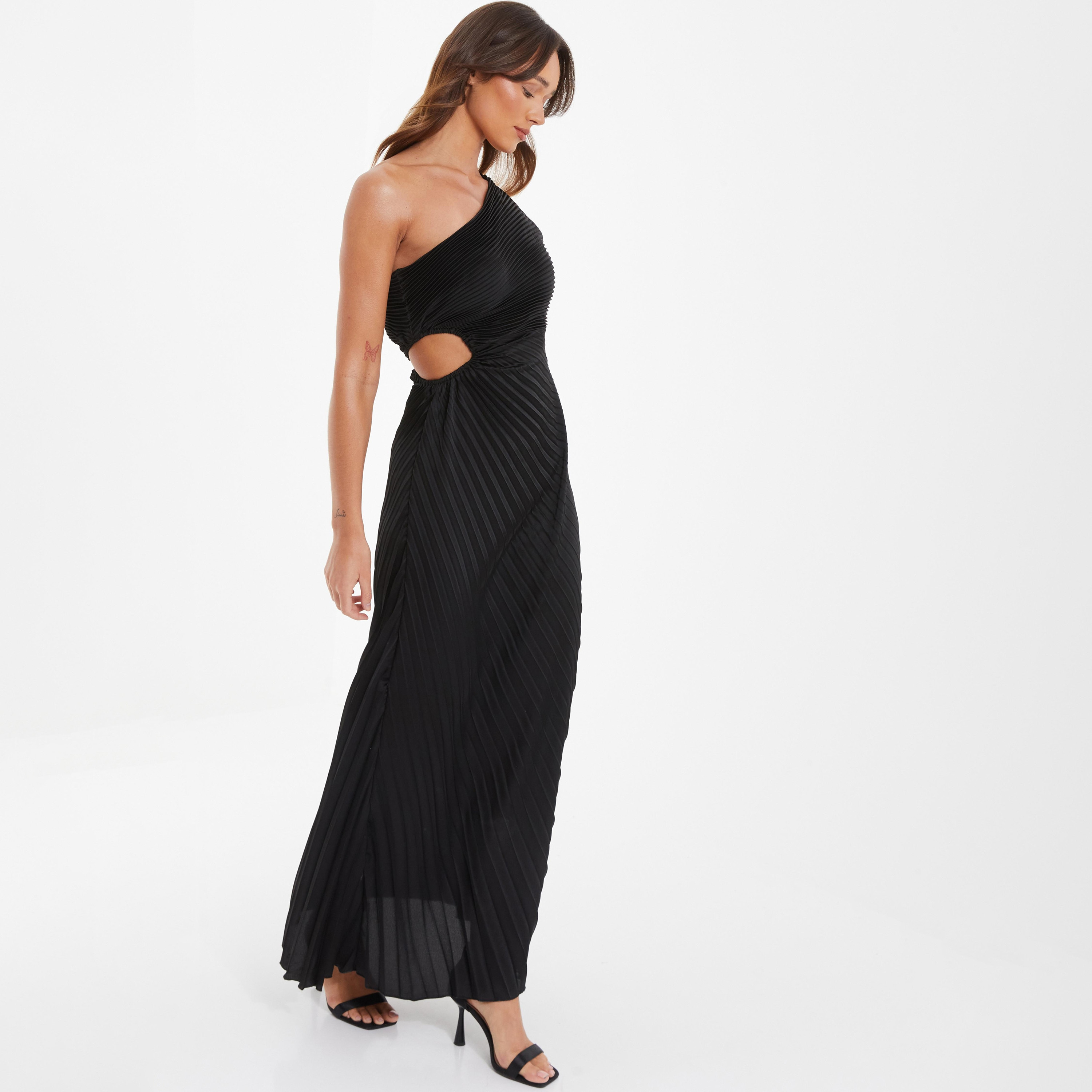 فستان ماكسي سادة بطيات مع كتف واحد من كويز ساتان-women-clothing-dresses-image-2