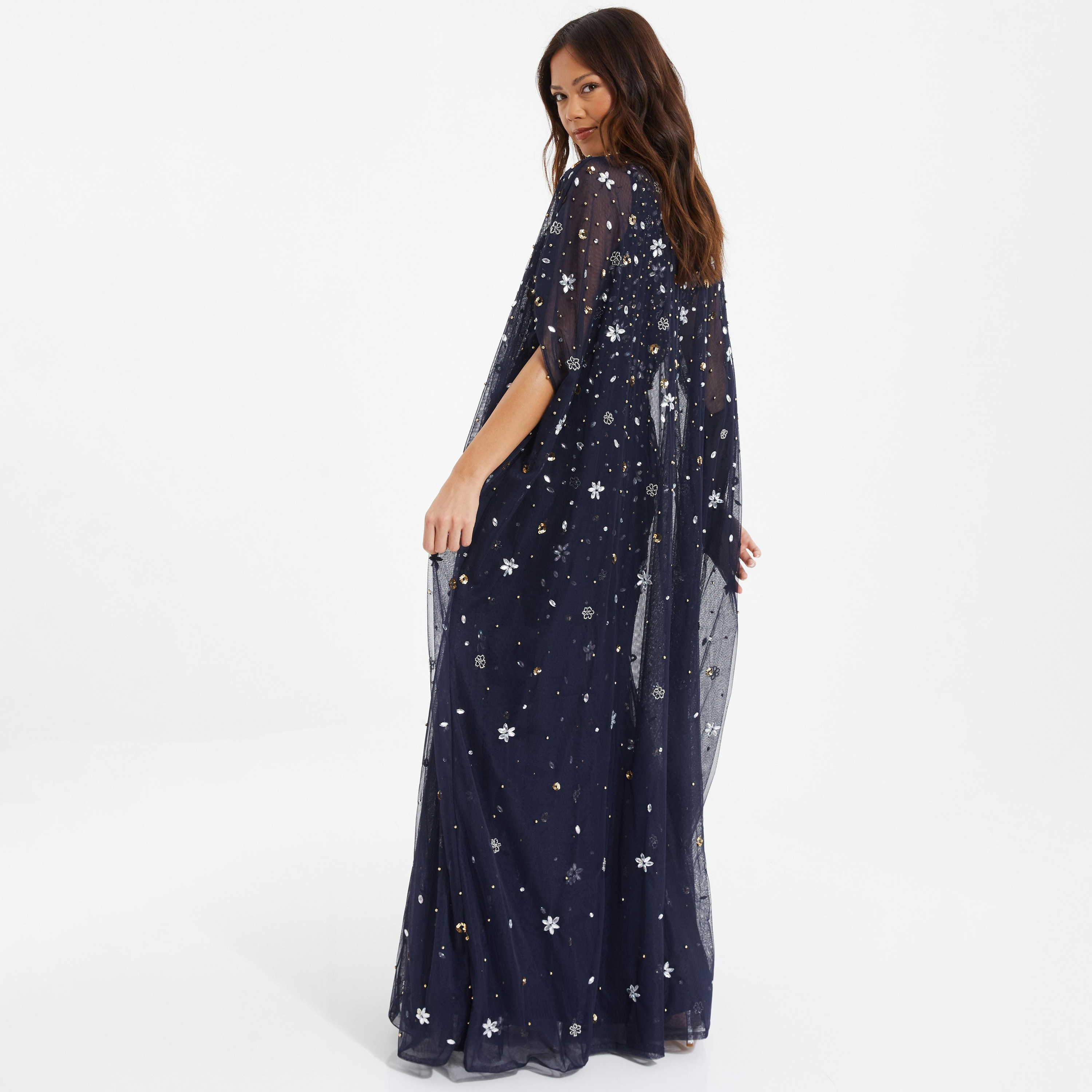 فستان ماكسي برقبة على شكل وى مع مطرز بالخرز والكريستال والترتر مع كيب من كويز-women-clothing-dresses-image-4