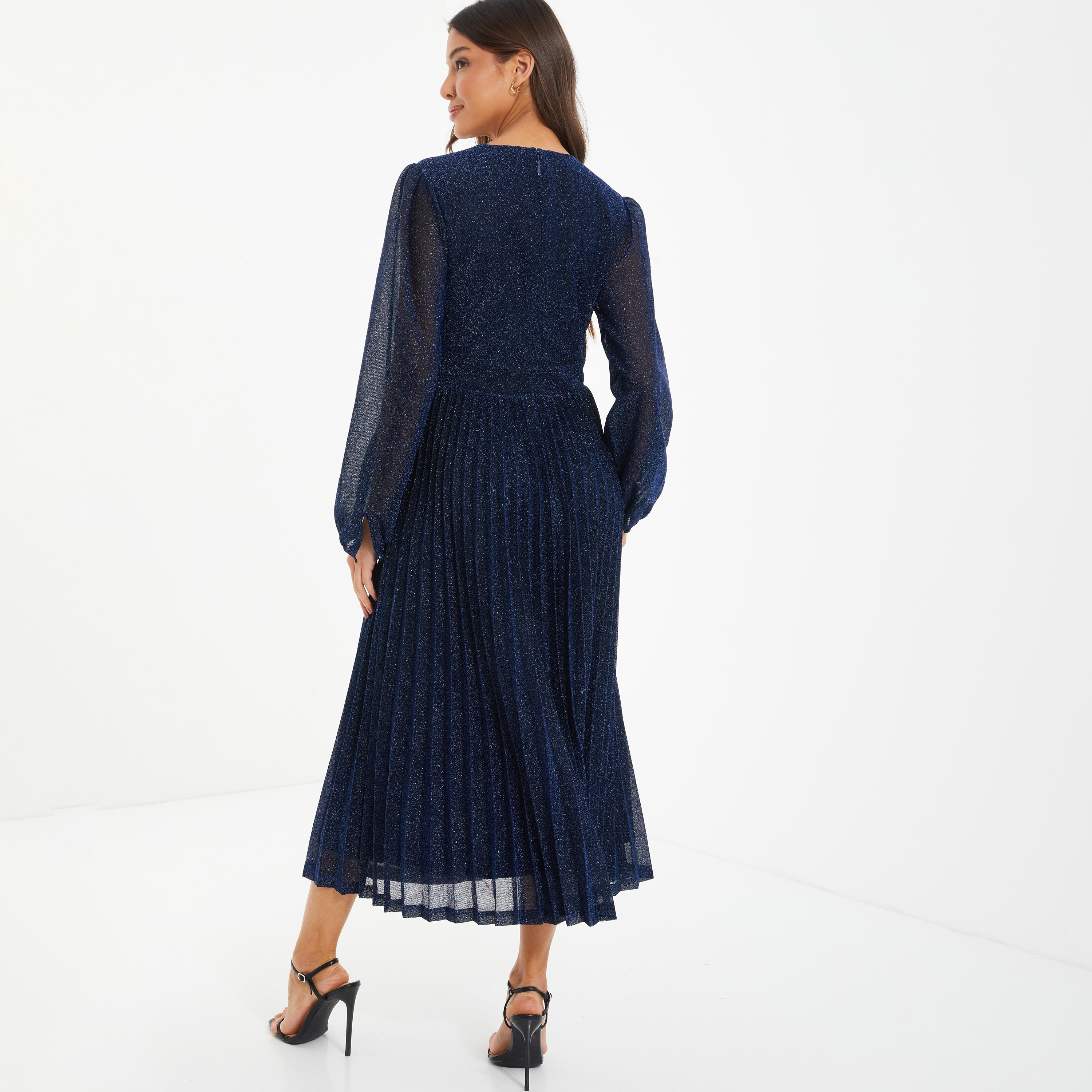 فستان ميدي بطيات ورقبة على شكل وى مع معدني من كويز-women-clothing-dresses-image-4