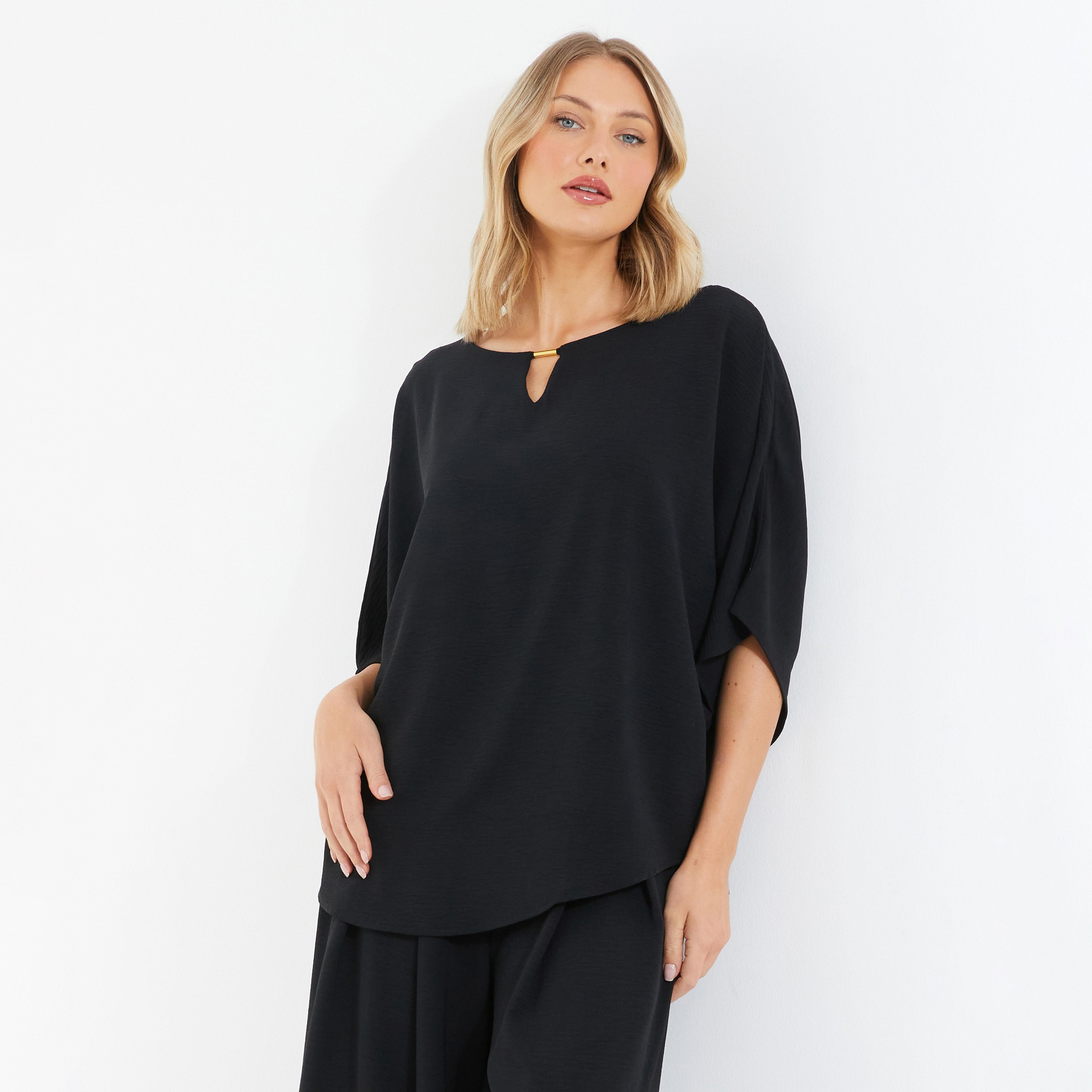 بلوزة سادة بياقة فتحة وأكمام ثلاثة أرباع من كويز -women-clothing-shirtsandblouses-blouses-image-1