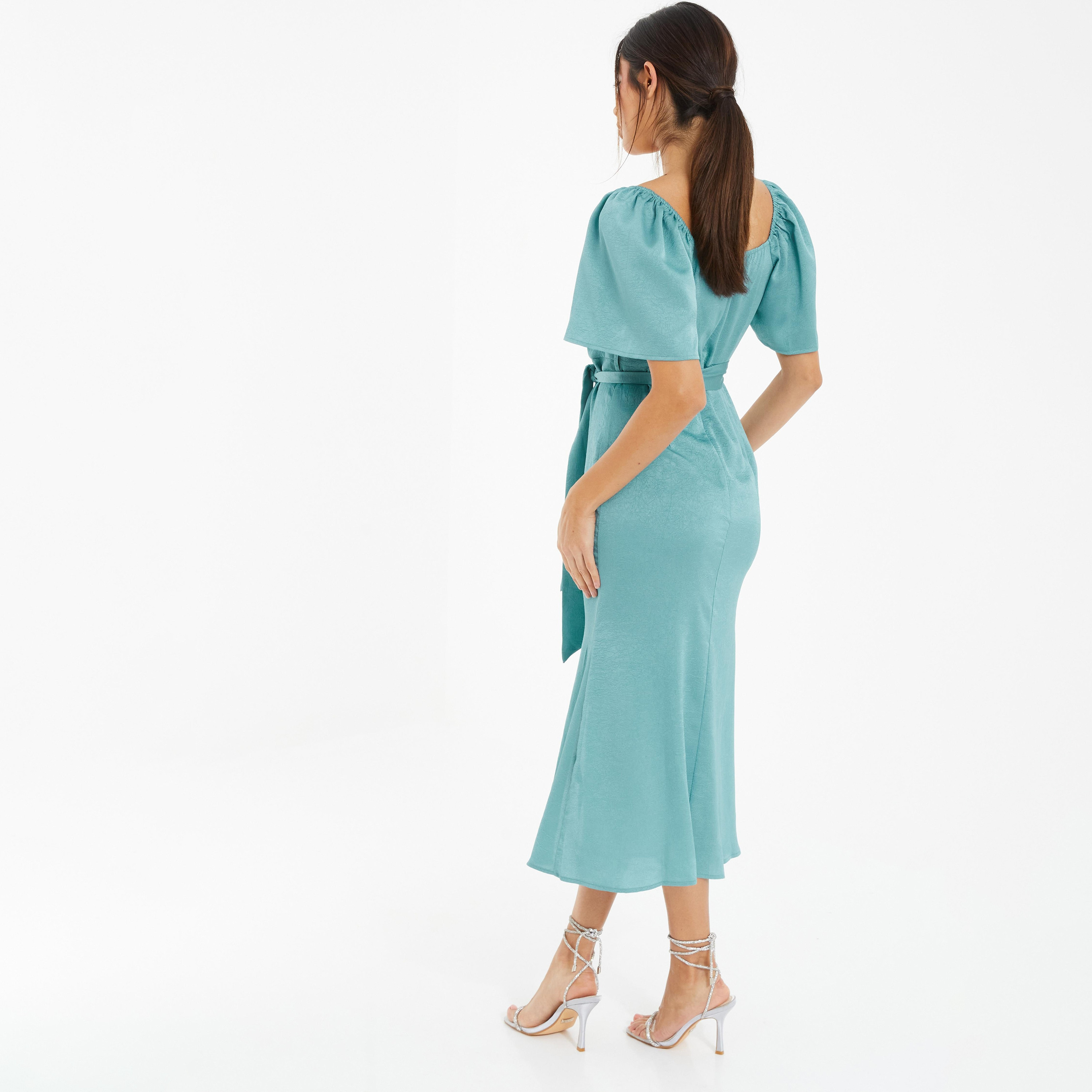 فستان ميدي بياقة دائرية سادة مع حزام من كويز ساتان-women-clothing-dresses-image-4