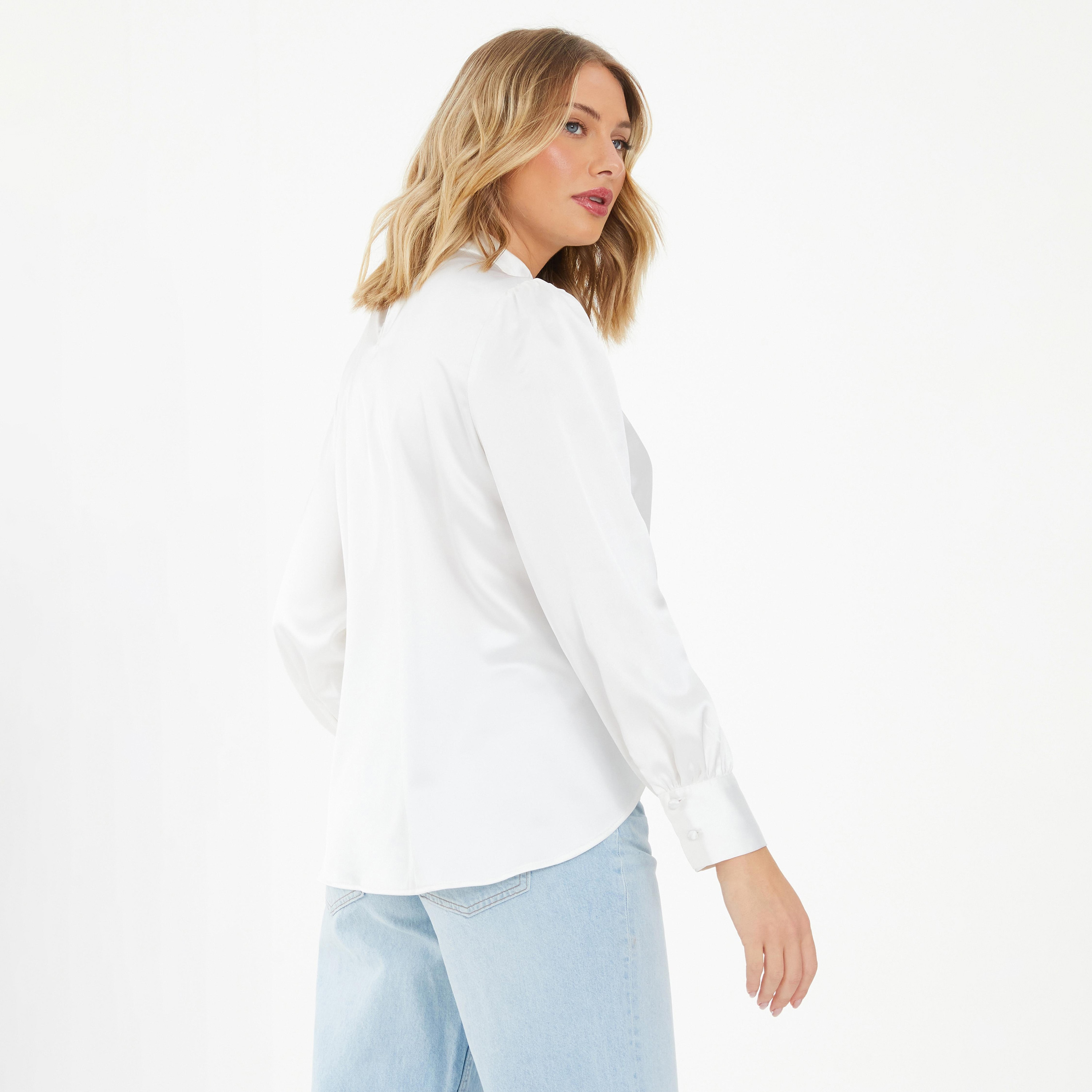 بلوزة ملفوفة من كويز ساتان سادة بياقة على شكل ثقب المفتاح وأكمام بالون-women-clothing-shirtsandblouses-blouses-image-4