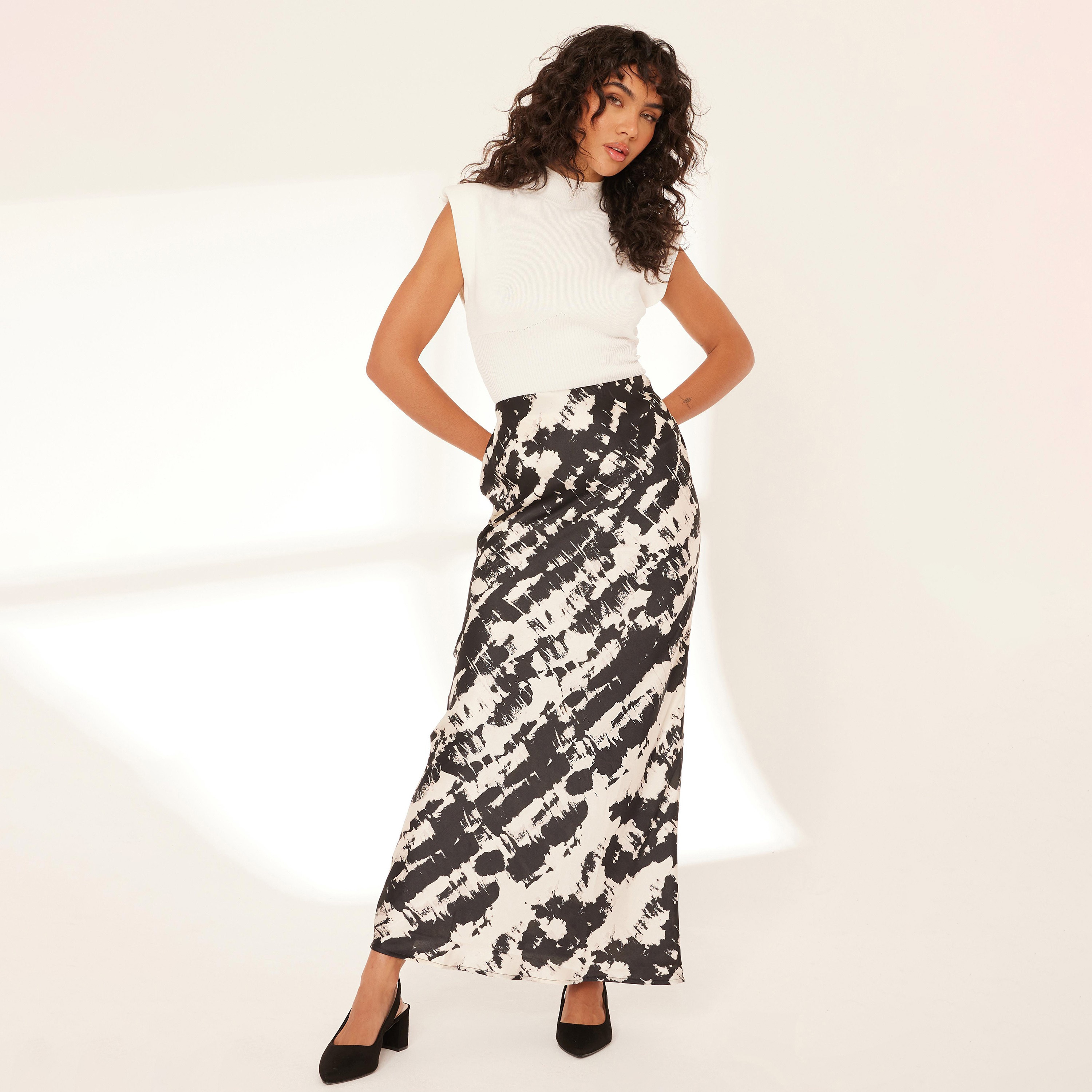 تنورة ماكسي عالية الارتفاع مطبوعة من كويز-women-clothing-bottoms-skirts-image-2
