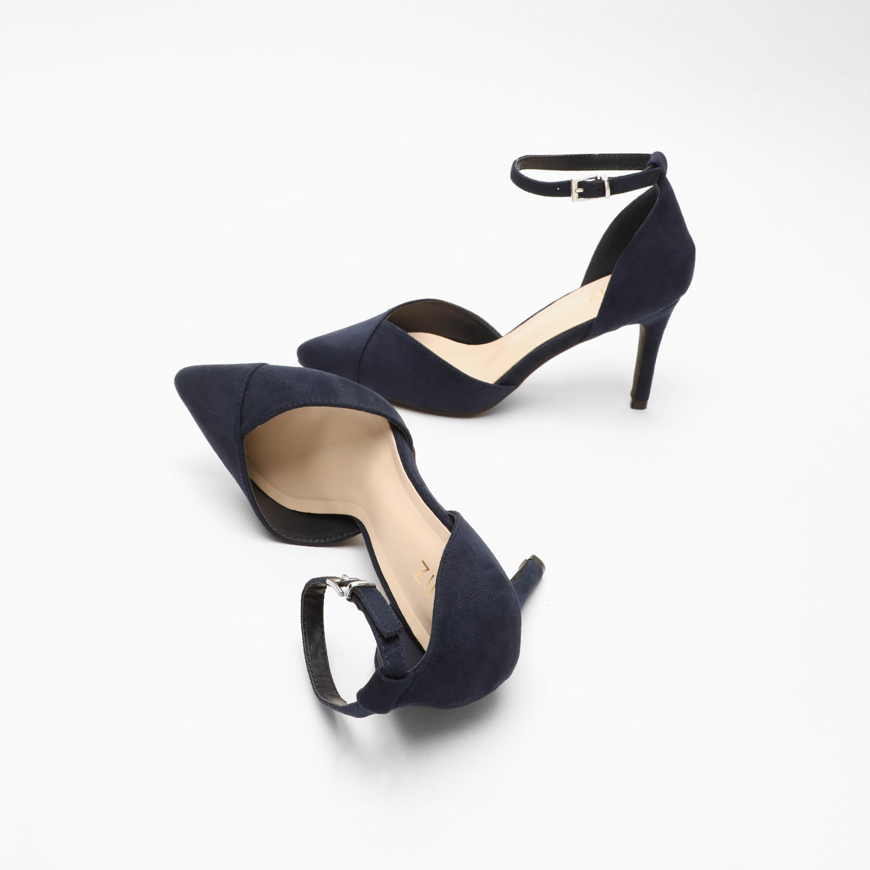صندل نسائي بكعب قطة مزود بإبزيم وشريط للكاحل من كويز  | 100041288-women-shoes-heels-image-2