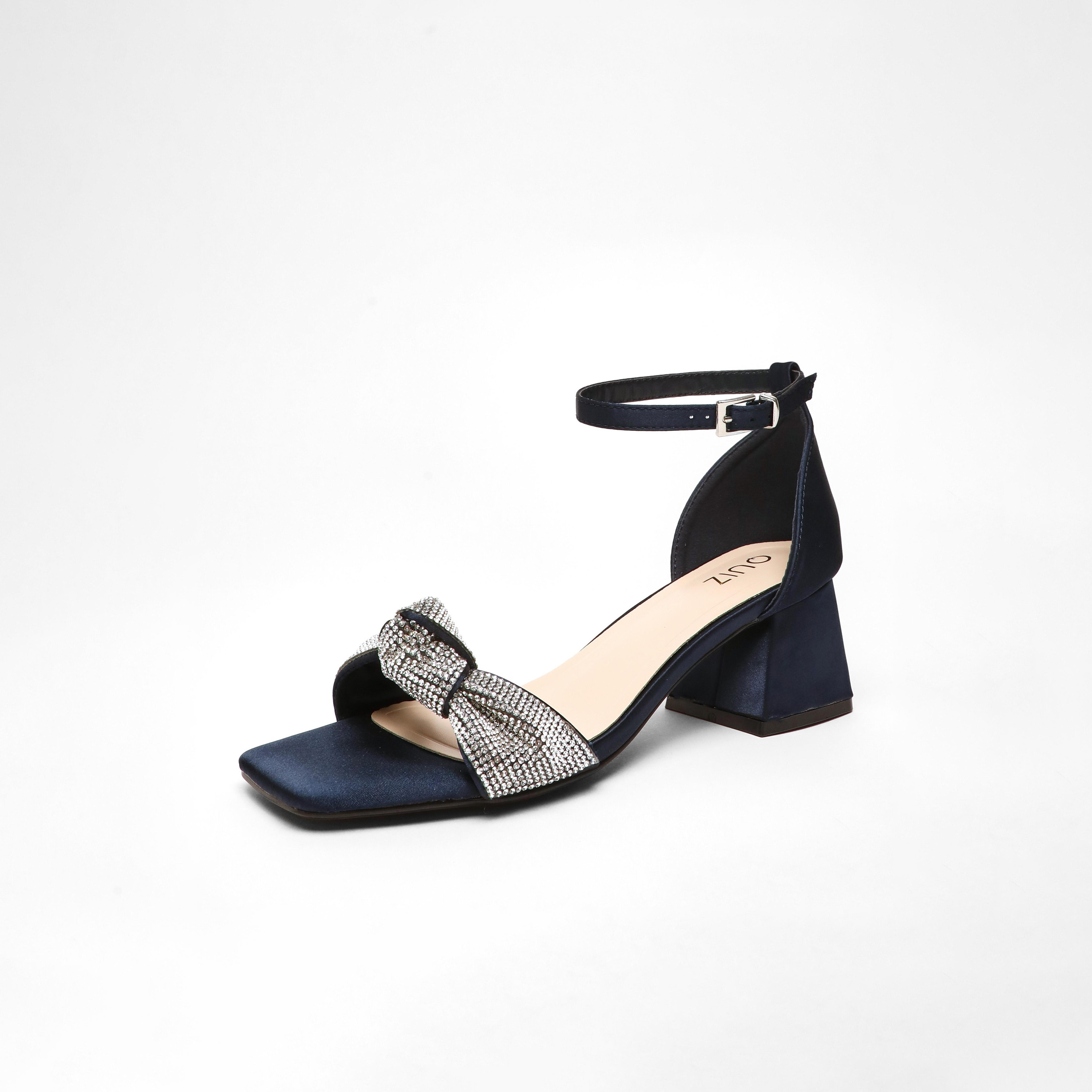 صنادل بكعب بلوك بإبزيم للسيدات من كويز | 100041293-women-shoes-heels-image-1