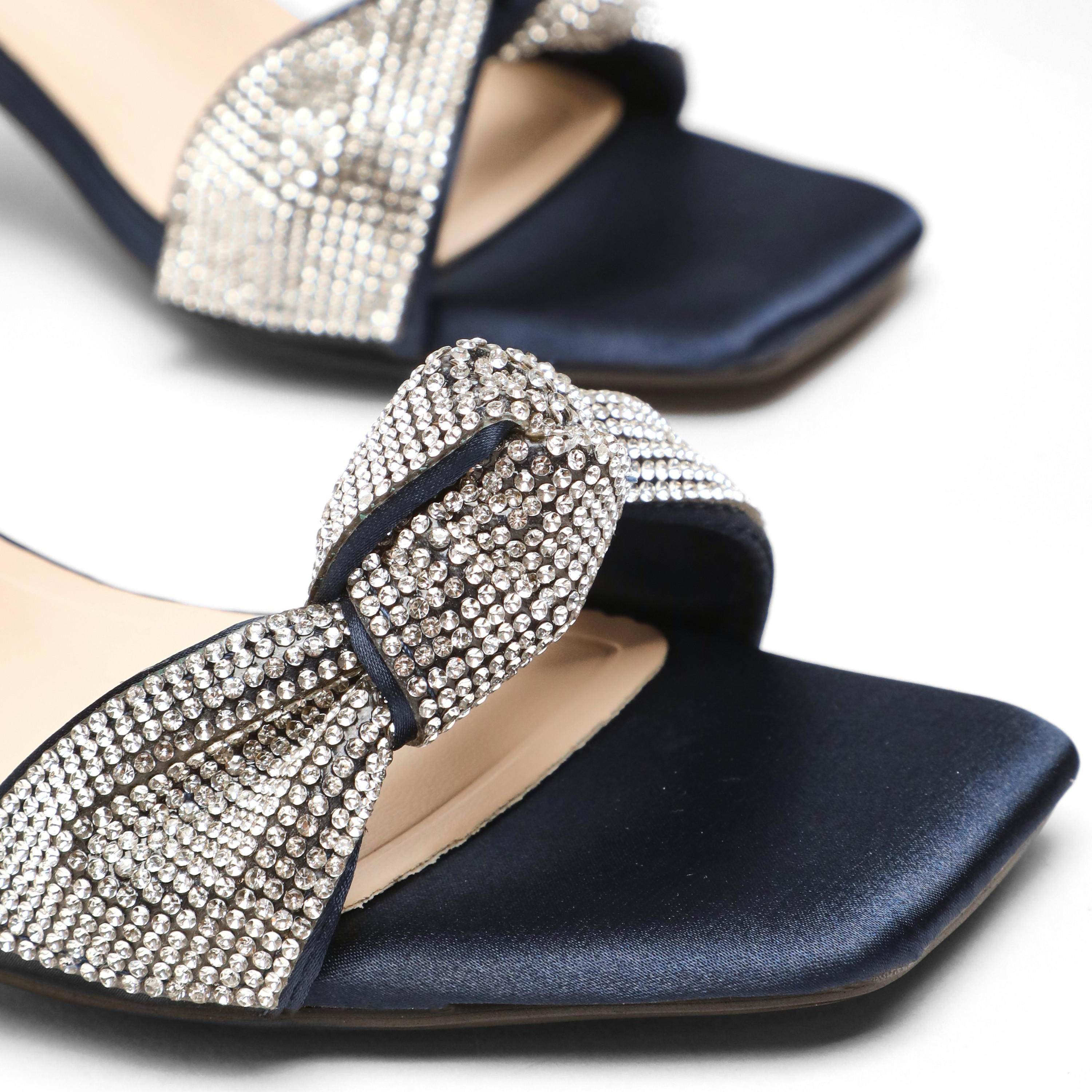 صنادل بكعب بلوك بإبزيم للسيدات من كويز | 100041293-women-shoes-heels-image-3