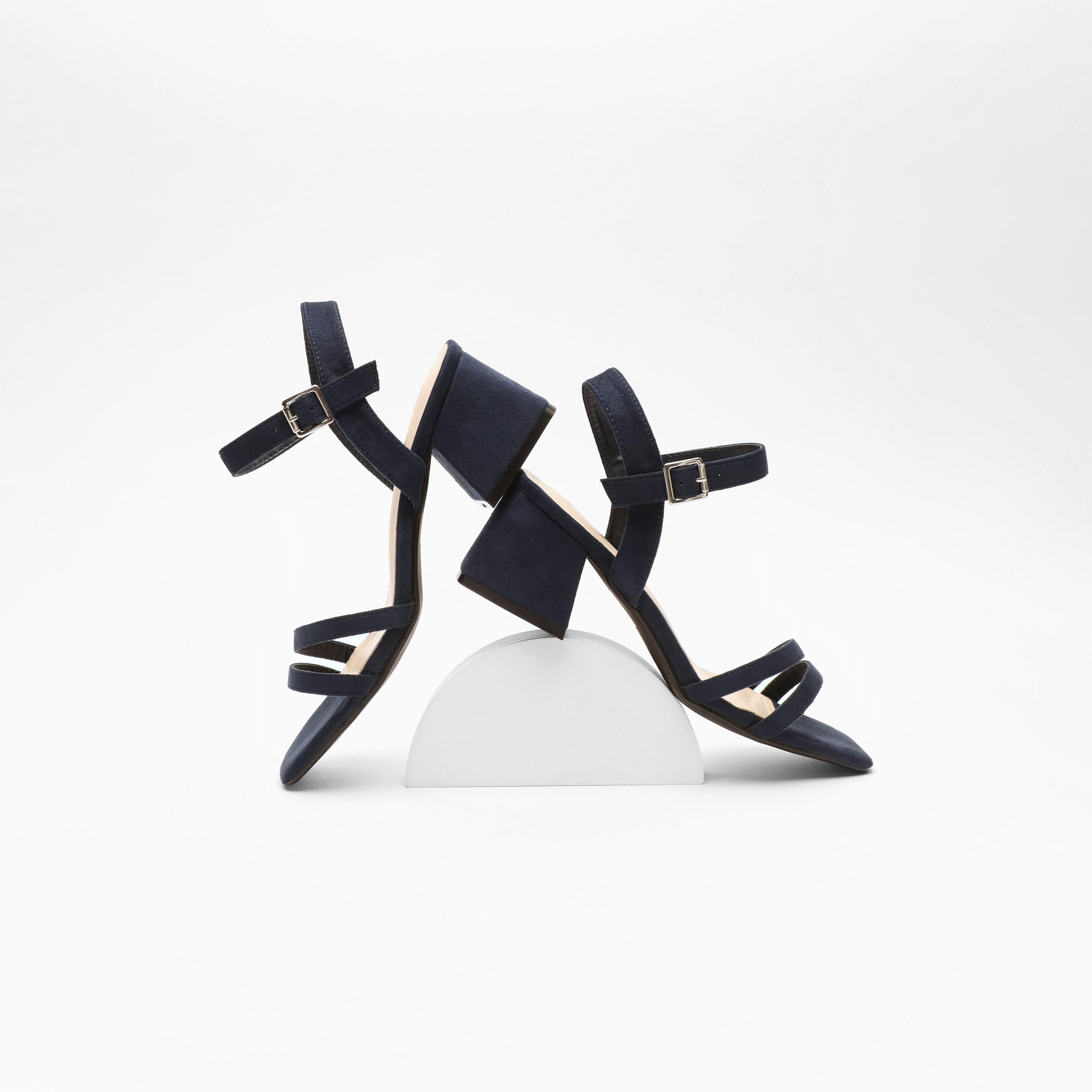 صندل نسائي بكعب عريض مع رباط للكاحل من كويز | 100041342-women-shoes-heels-image-2