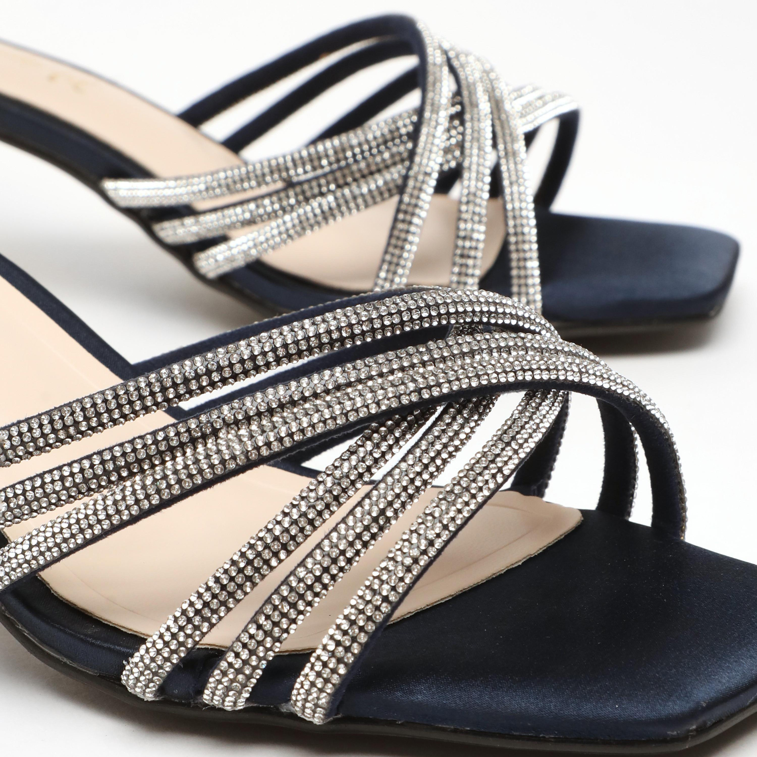 صندل نسائي من كويز مزود بتفاصيل ديامانتي وحزام متقاطع للكاحل وكعب قطة  | 100041681-women-shoes-heels-image-3