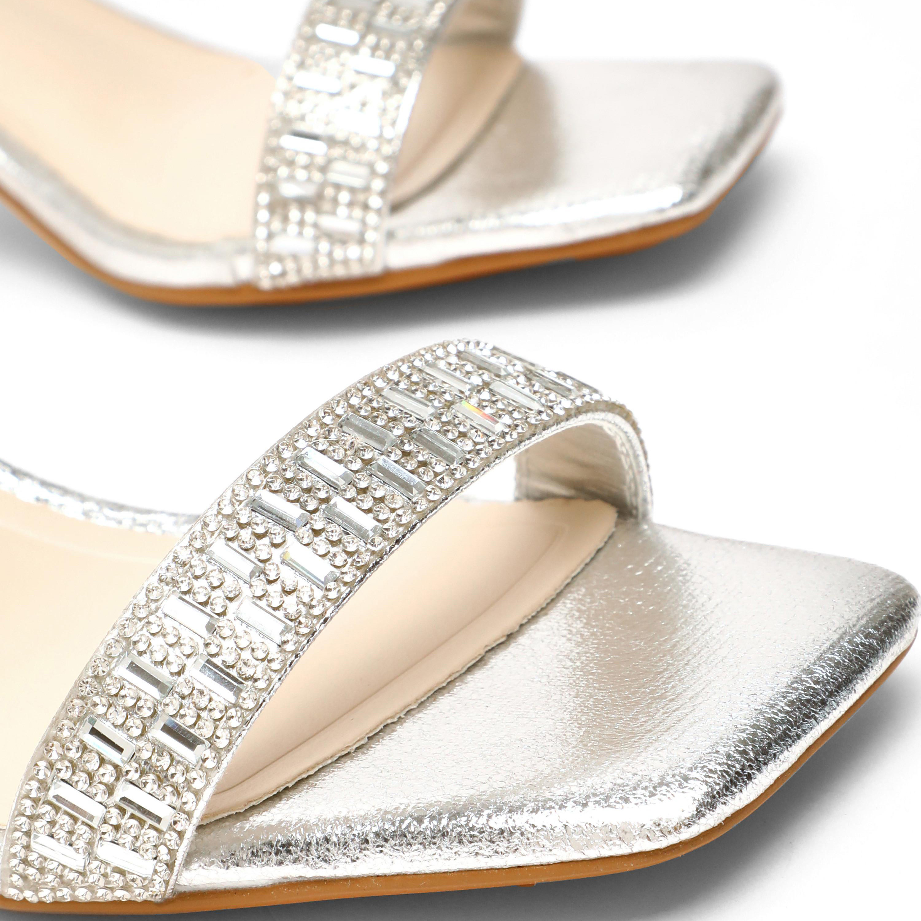 كويز- صندل نسائي بكعب عريض وحزام بإبزيم | 00100041692-women-shoes-heels-image-3