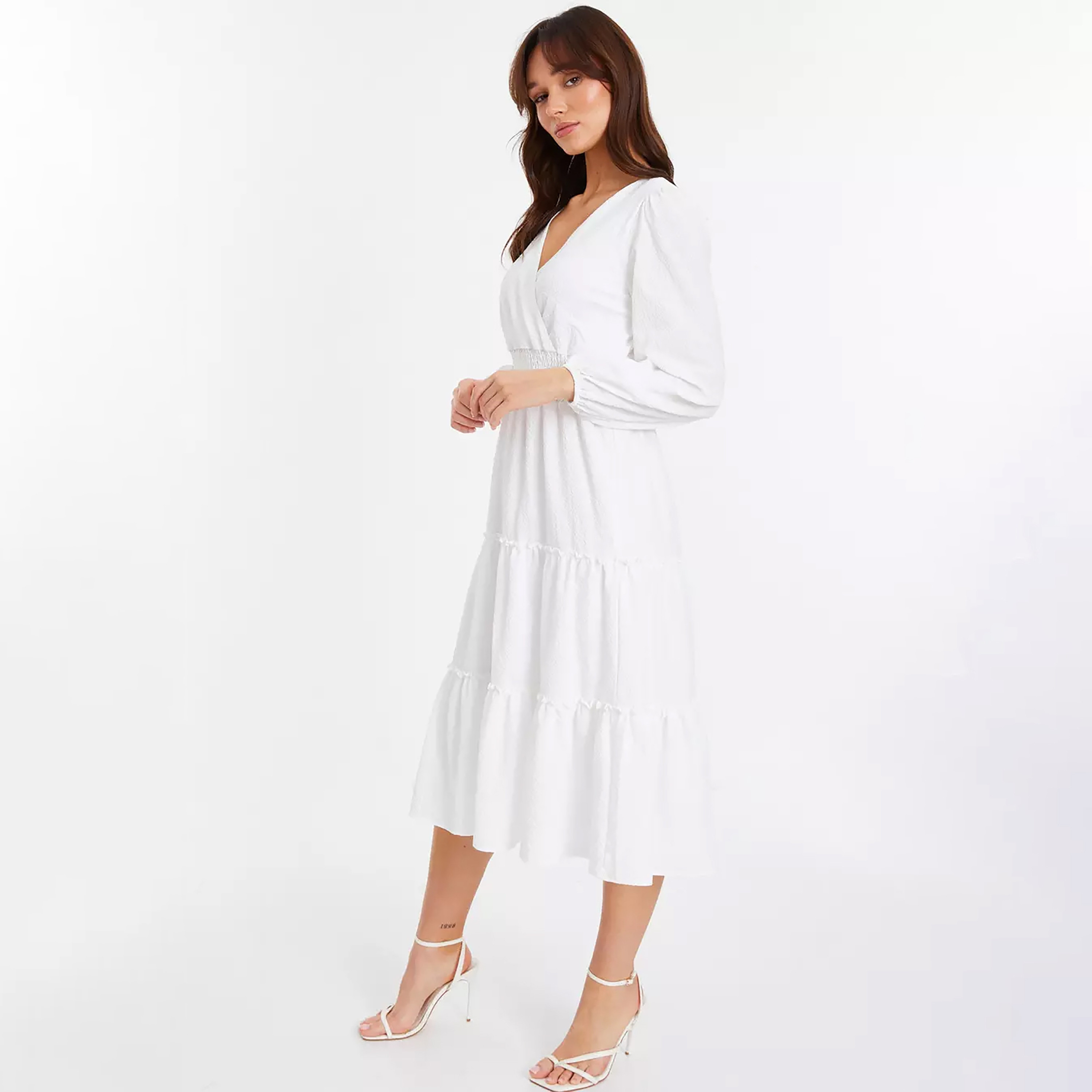 فستان ميدي ذو طبقات تكسثرد وأكمام منتفخة بلون ابیض من كويز-women-clothing-dresses-image-2