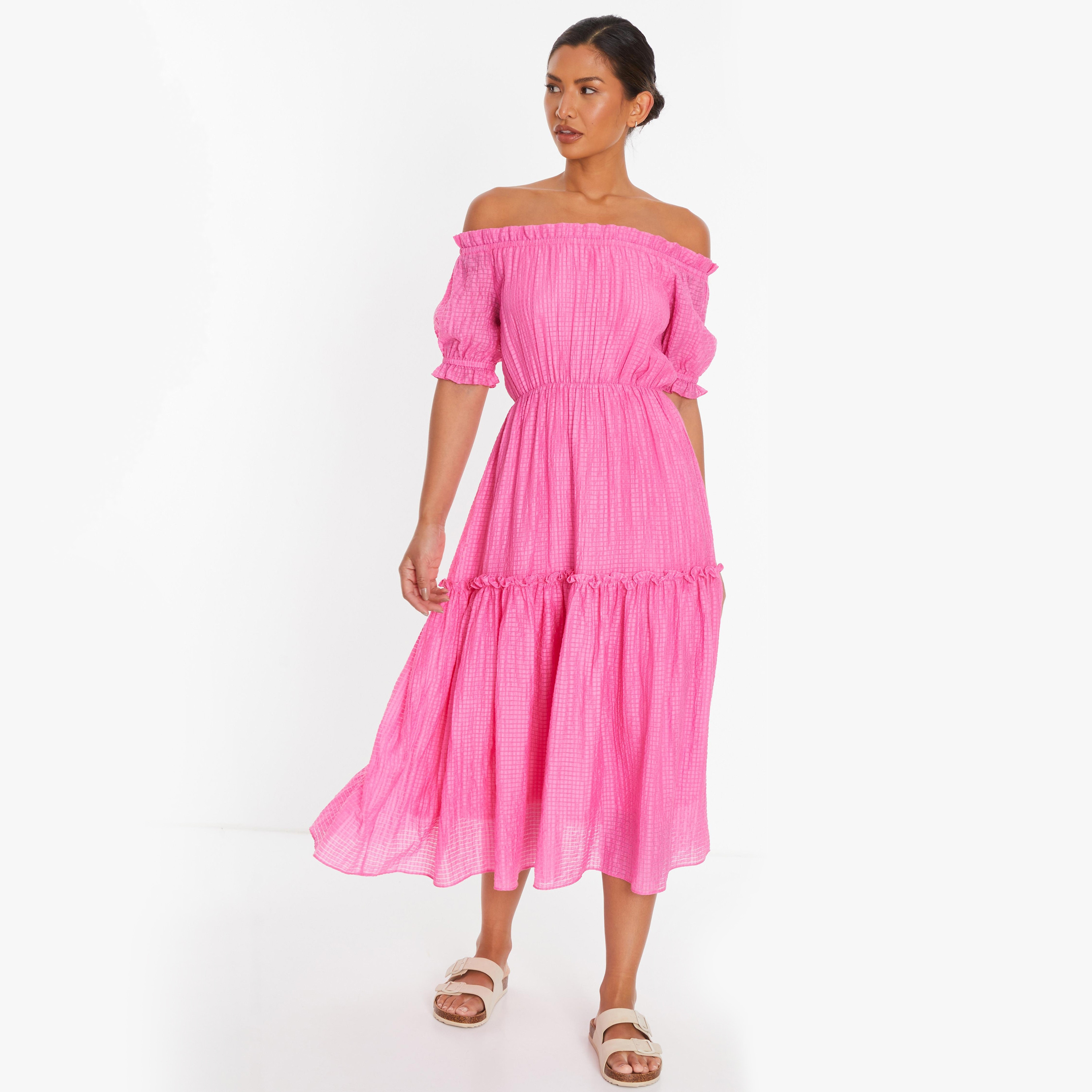 فستان باردوت متوسط الطول مزين بكشكش منسوج وردي اللون من كويز-women-clothing-dresses-image-1